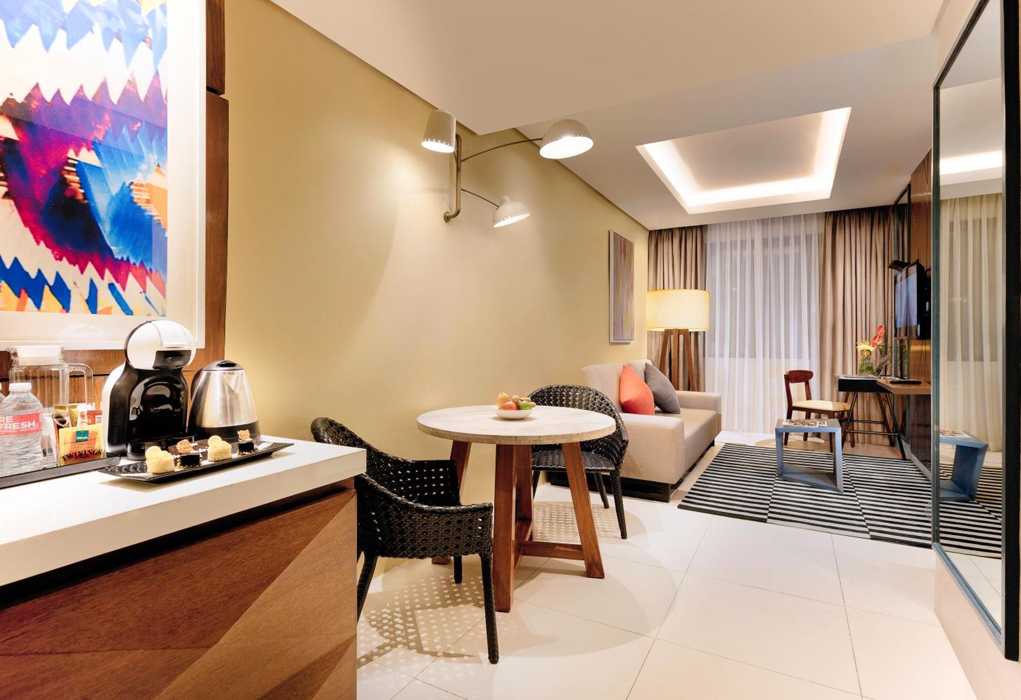 Summit Galleria Hotel