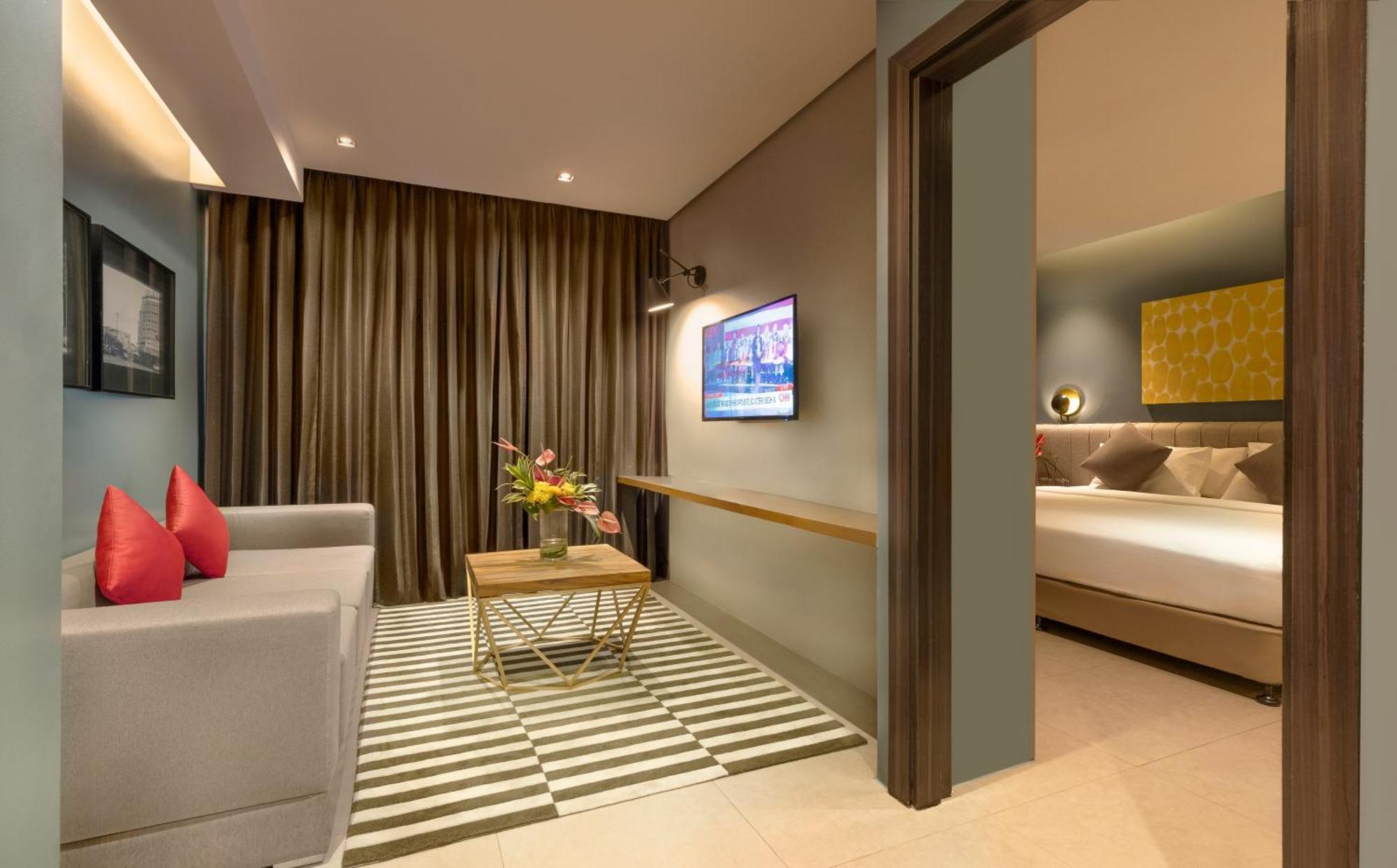 Hotel Summit Galleria 3*