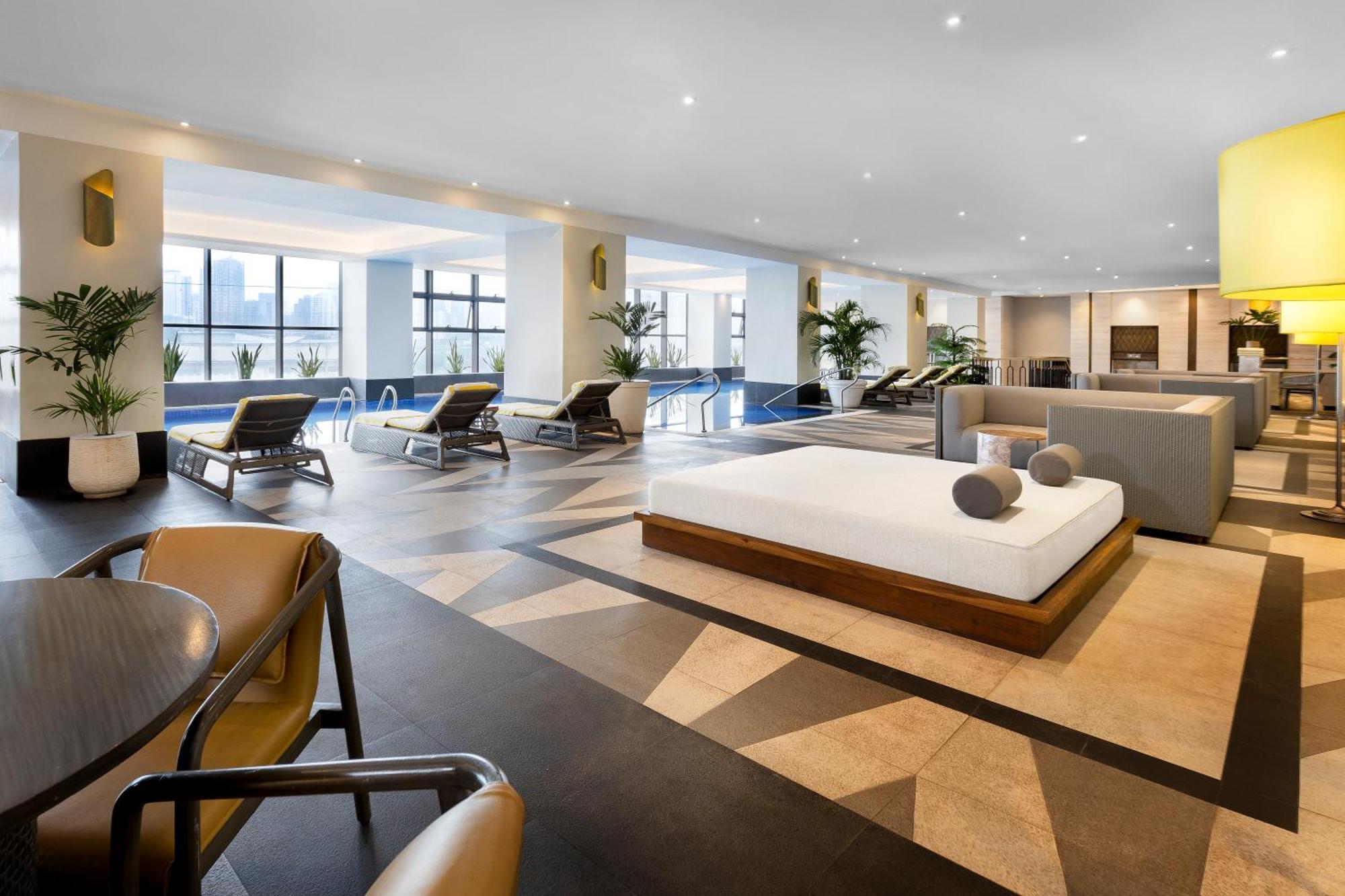 Summit Galleria Hotel 3*