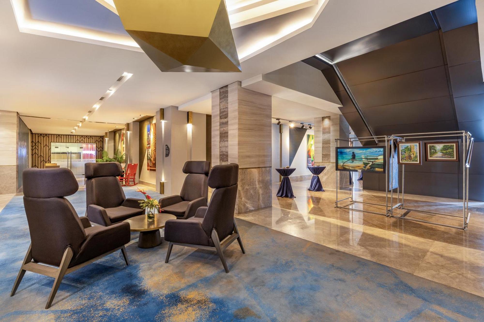 Summit Galleria Hotel