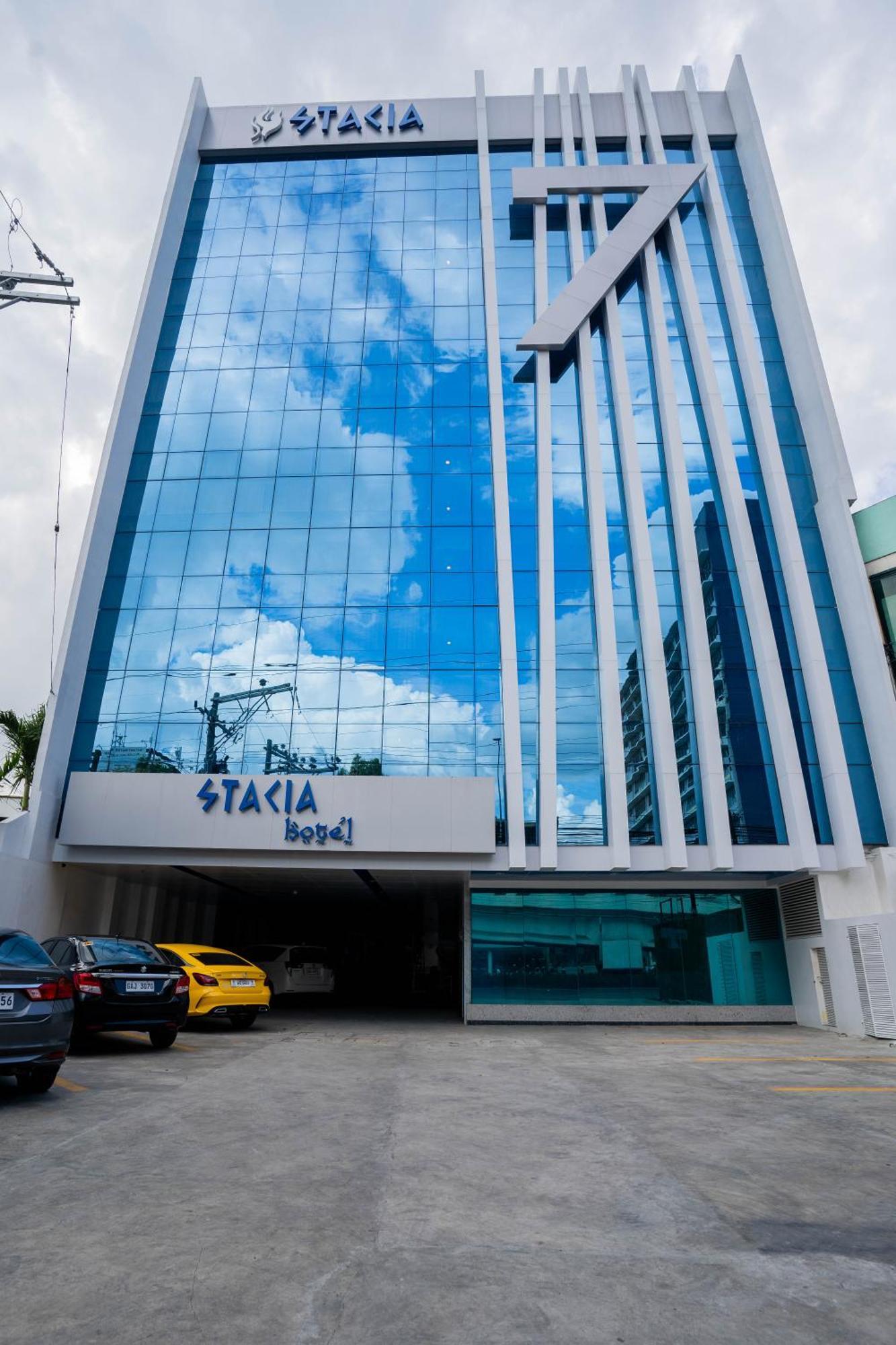 Stacia 3*