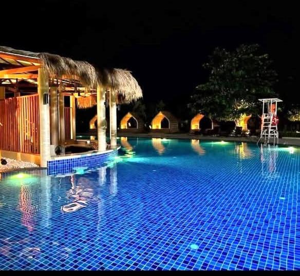Mactan Newtown 8 Boulevard Deluxe Ocean View Apartment