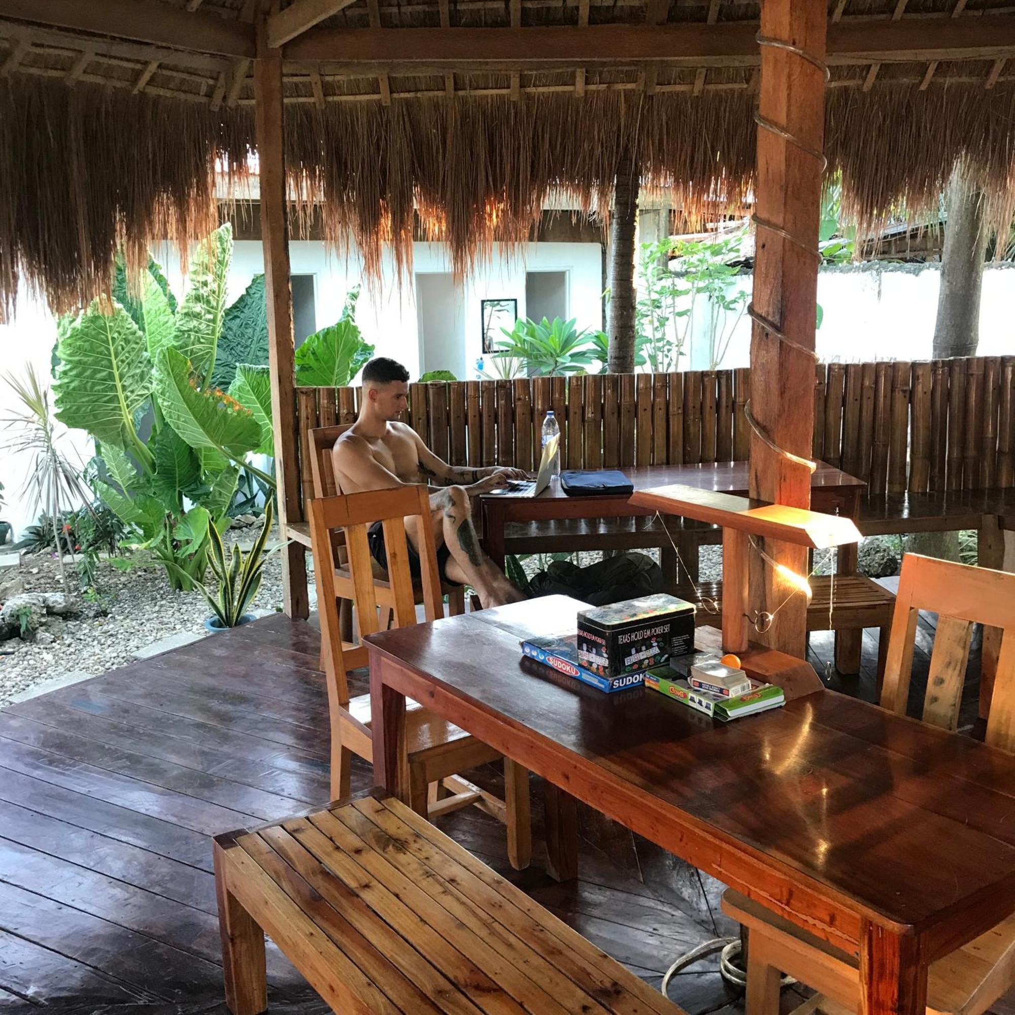 Crazy Bears Hostel Moalboal