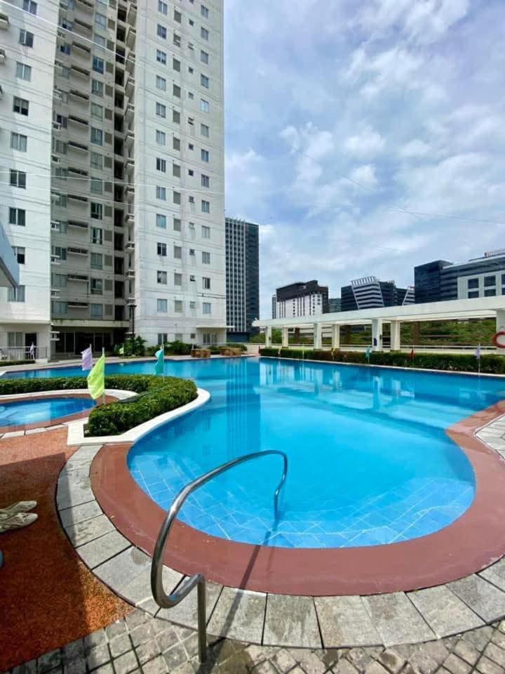 One Bedroom-avida Tower By Villahermia Staycation Apartment *