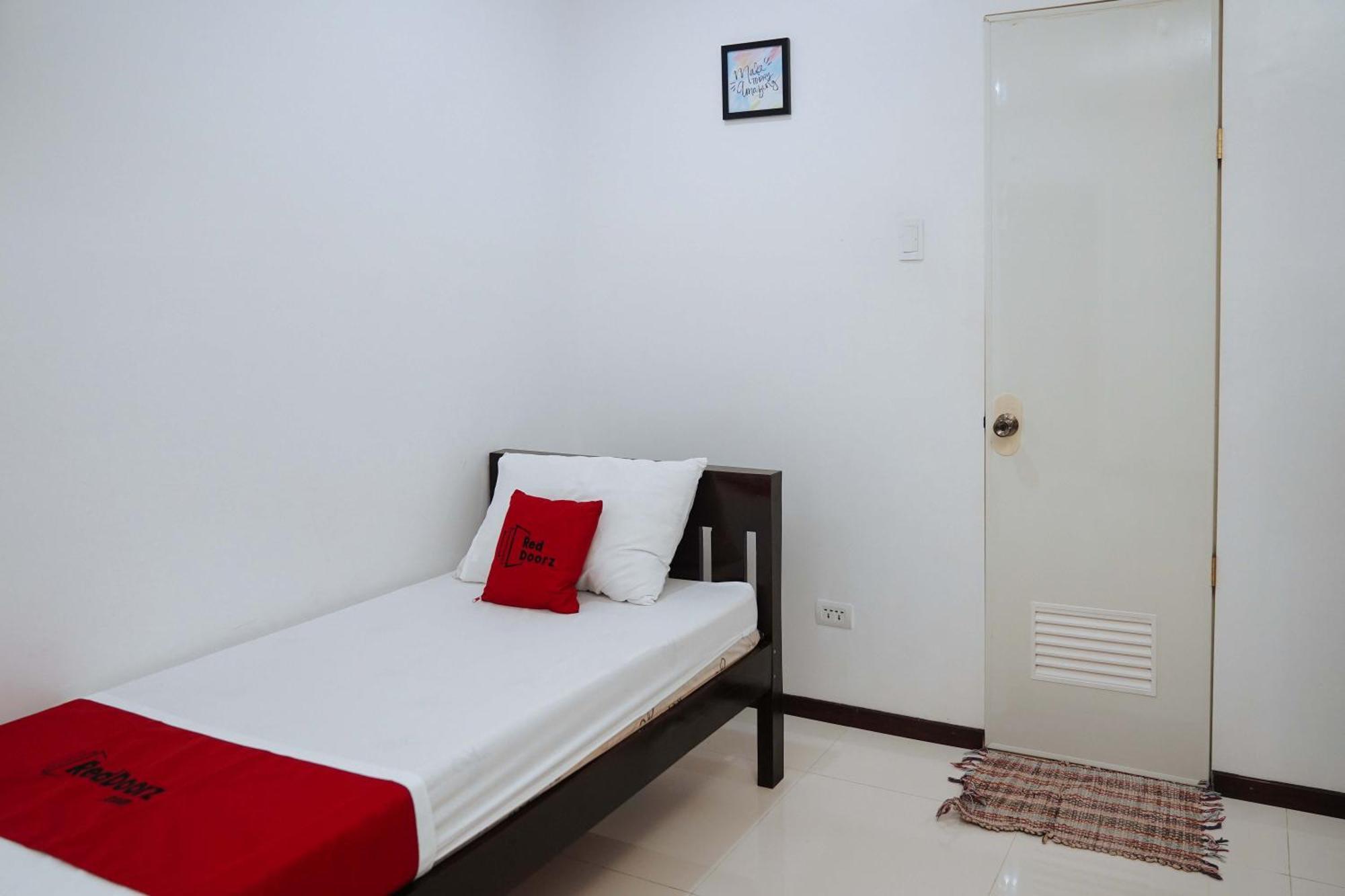 Reddoorz At Billy's Guest house *