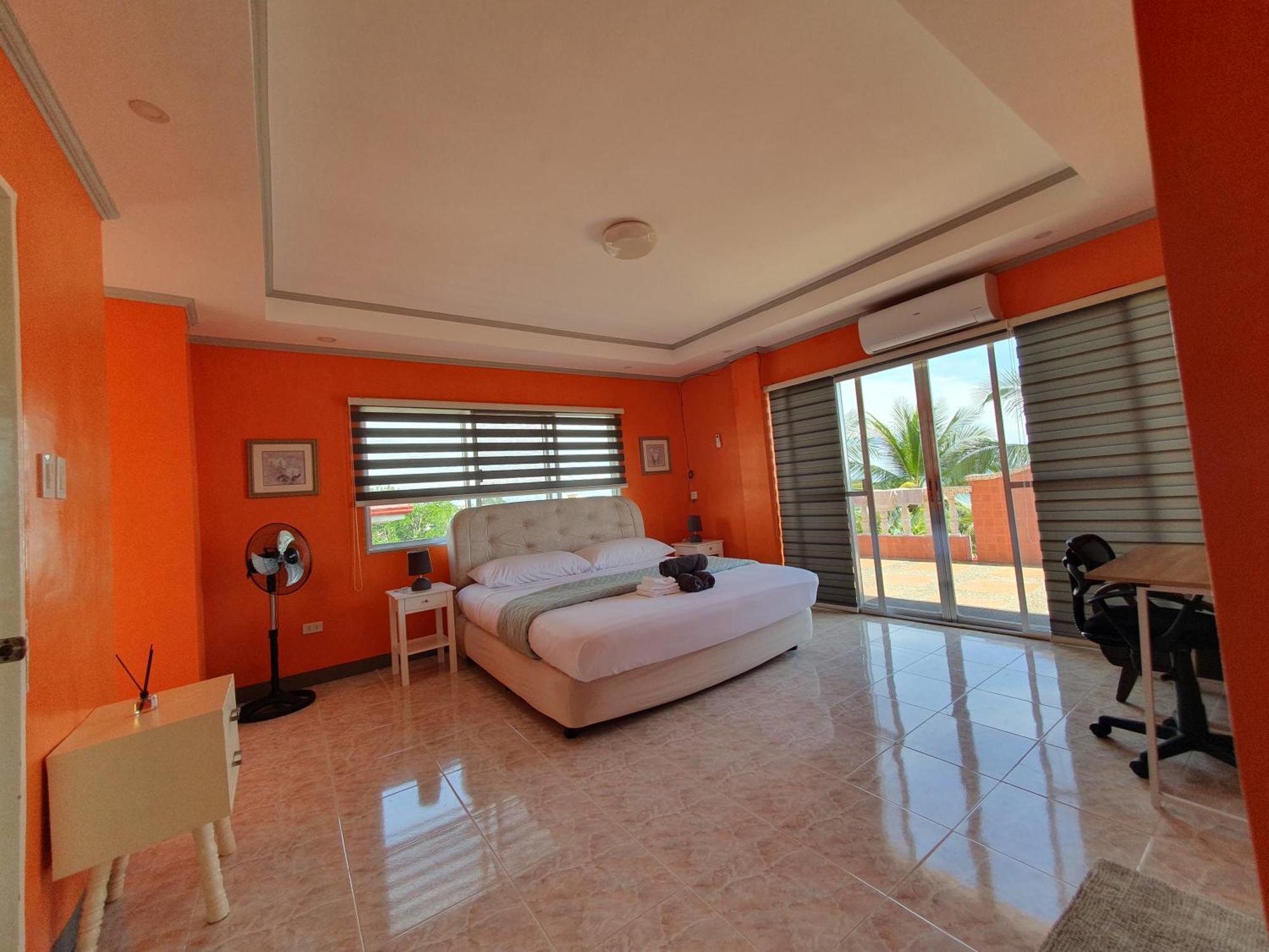 Apartment Simala House Beachfront 4br Retreat By The Sea