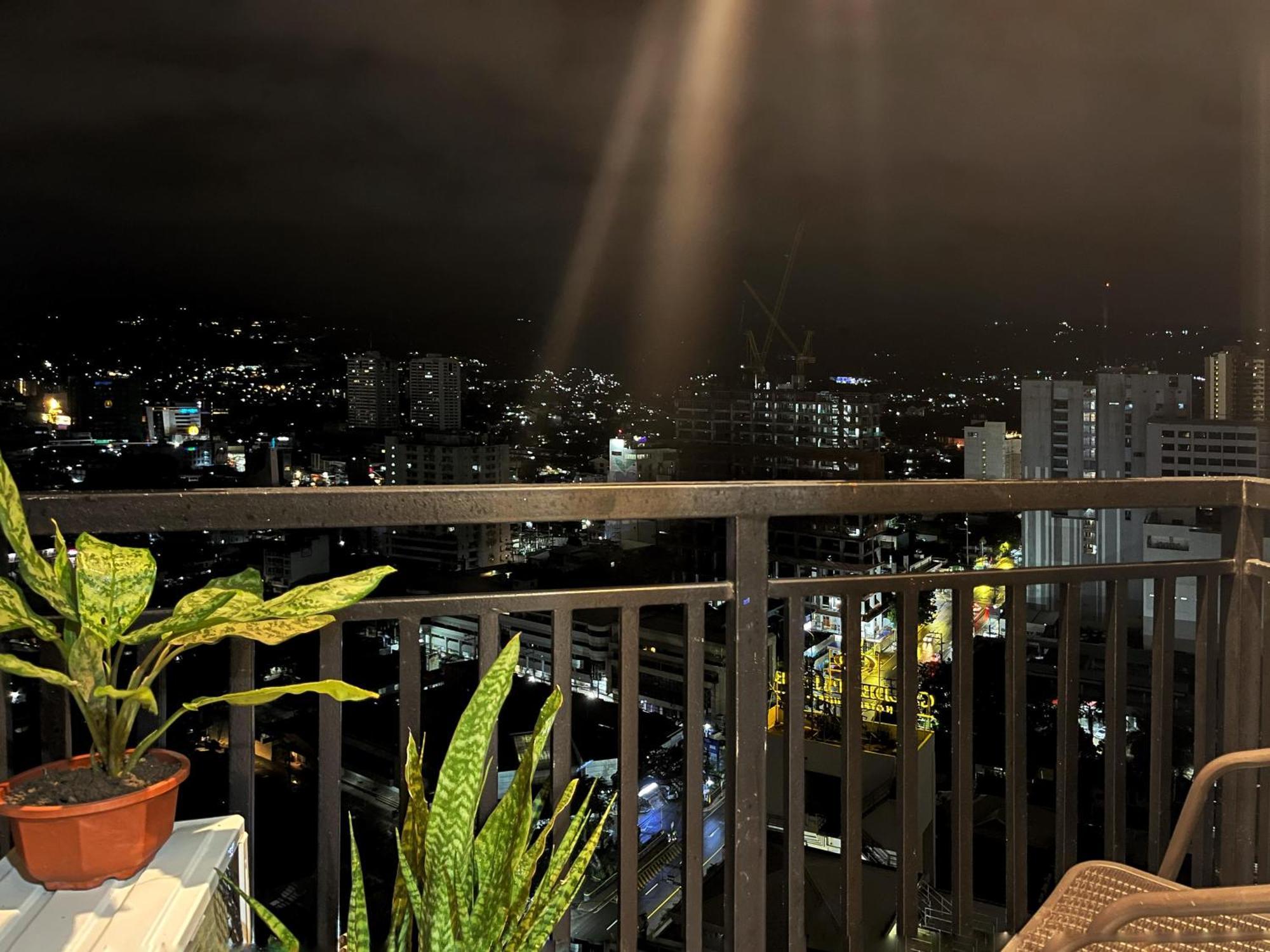 Cozy With Balcony Near Ayala Center Cebu