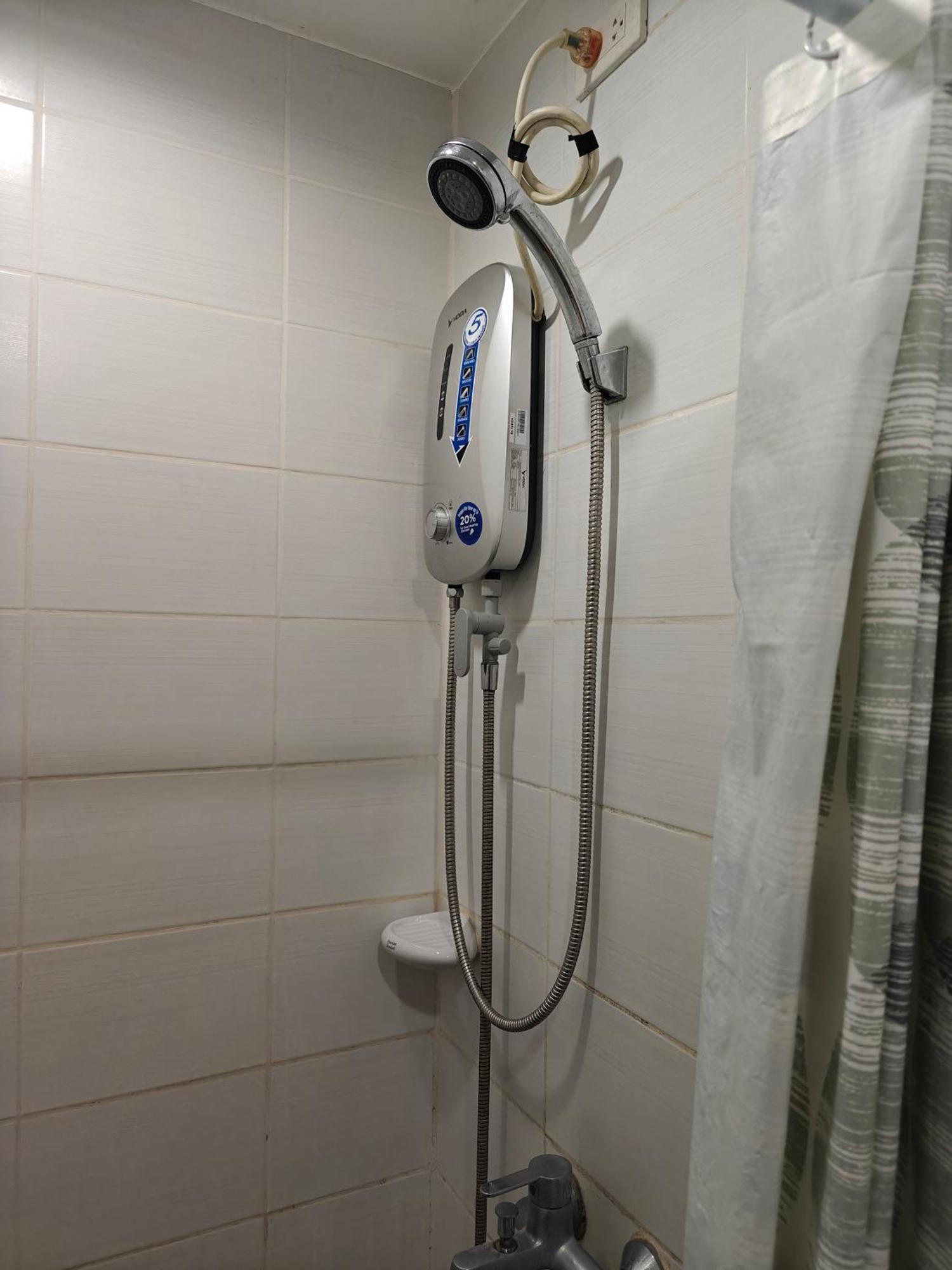 Midpoint | 1br Near Starbucks And Rustan's