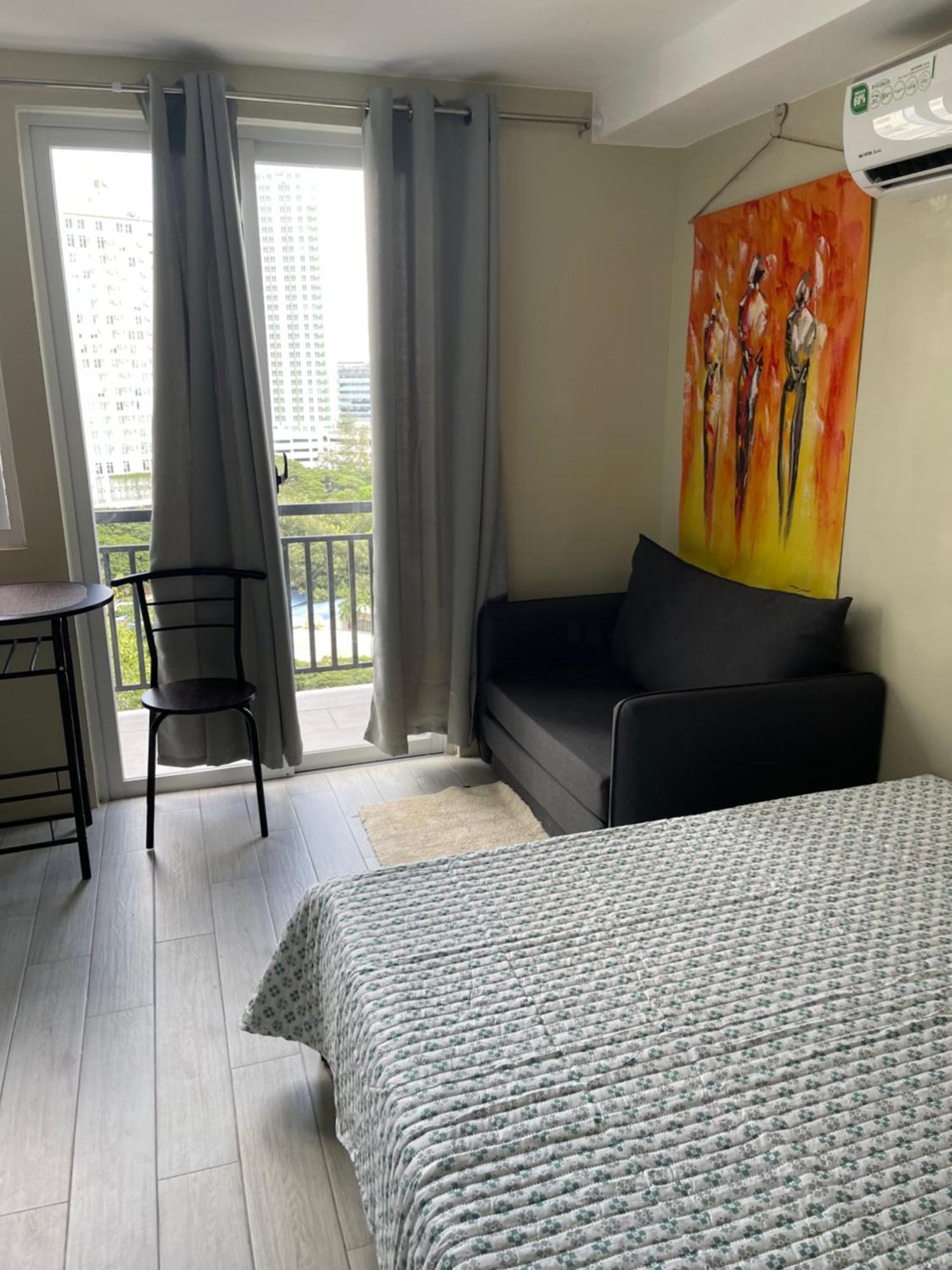 Cityscape Grand Tower Ayala Center Apartment
