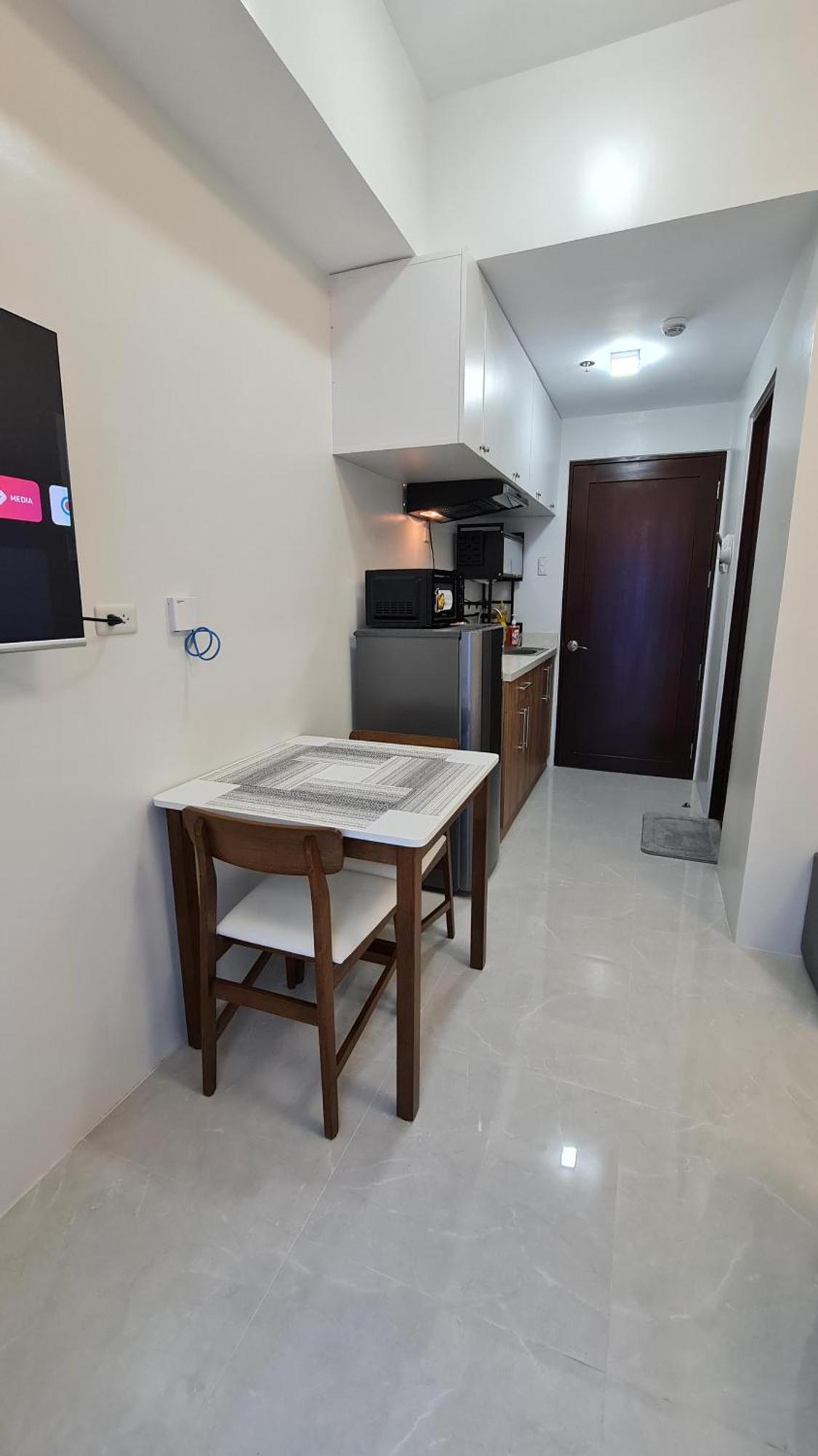 Aparthotel Rob's Ph 420 Mivela Garden Residences *