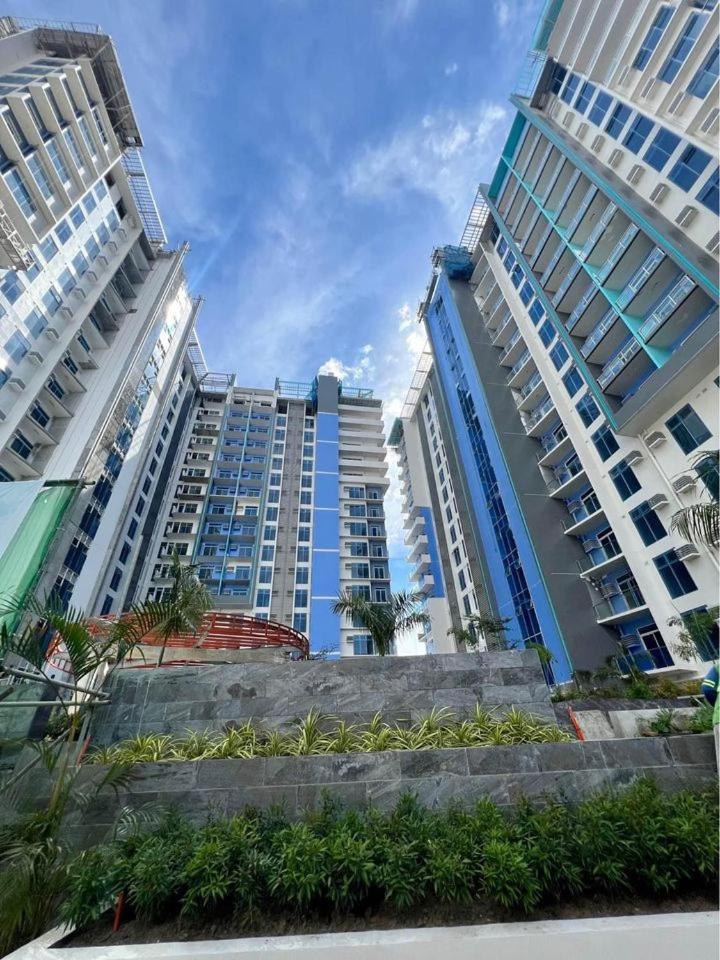 Rob's Ph 420 Mivela Garden Residences Aparthotel *