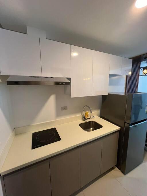 Aparthotel Unit Located At 38 Park Avenue In It Park Cebu