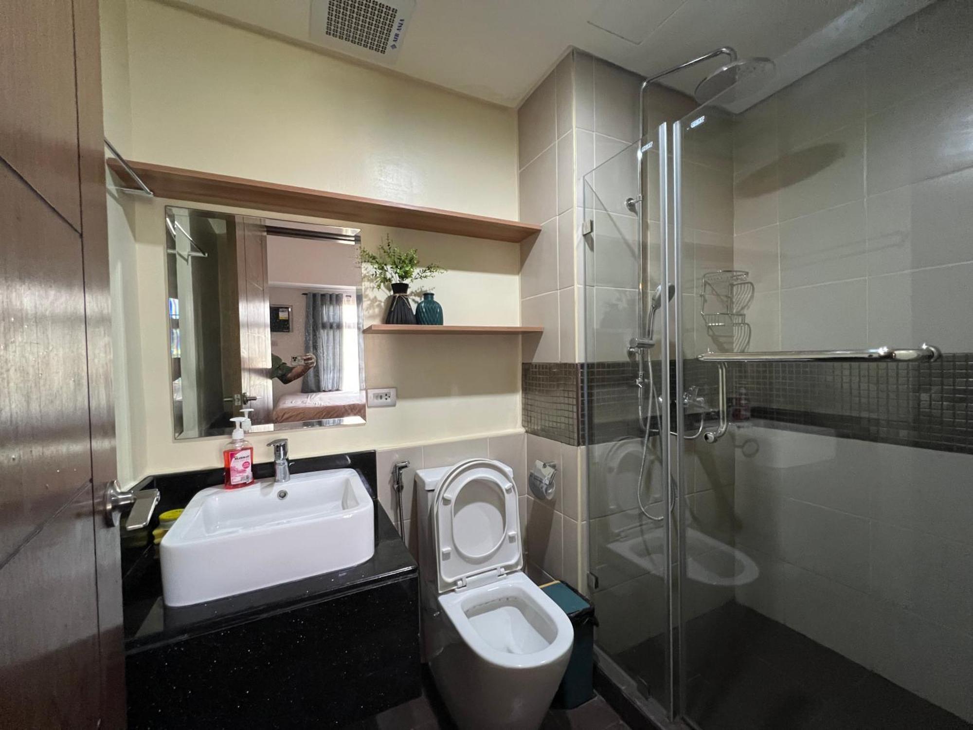 Meggy Cozy 1br In Azalea Center Cebu