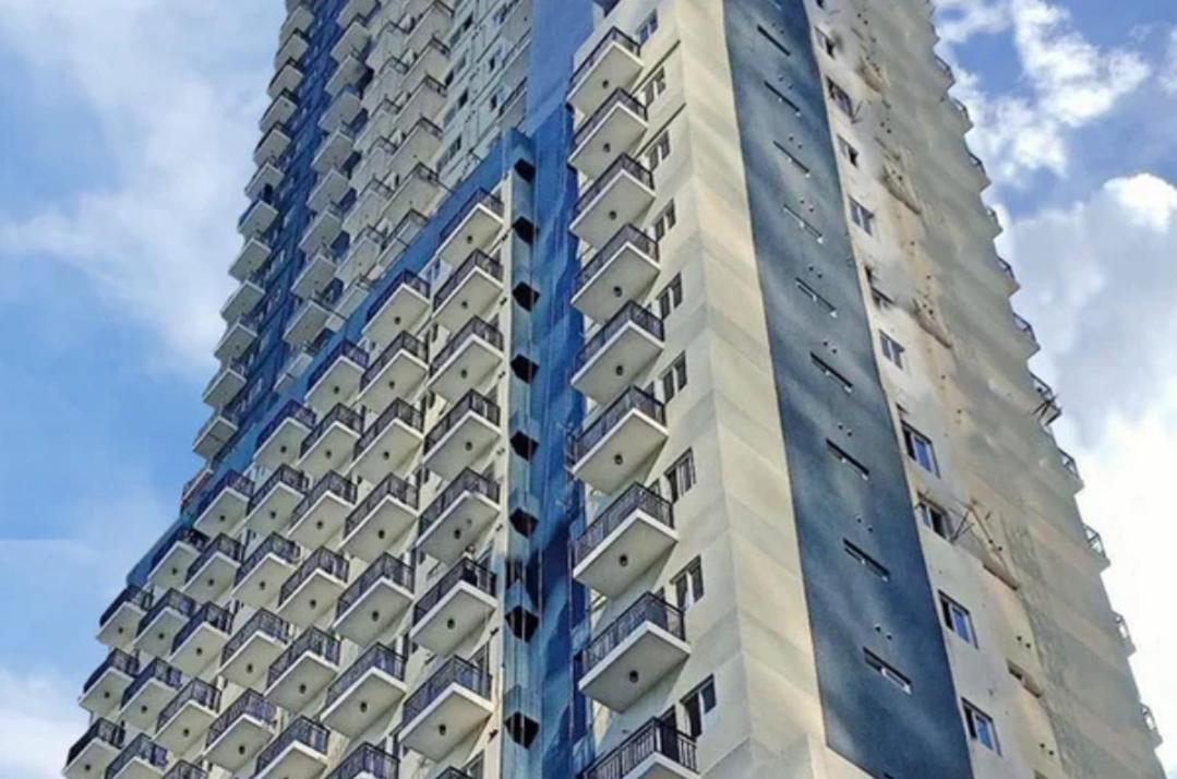 Cozy With Balcony Near Ayala Center Aparthotel