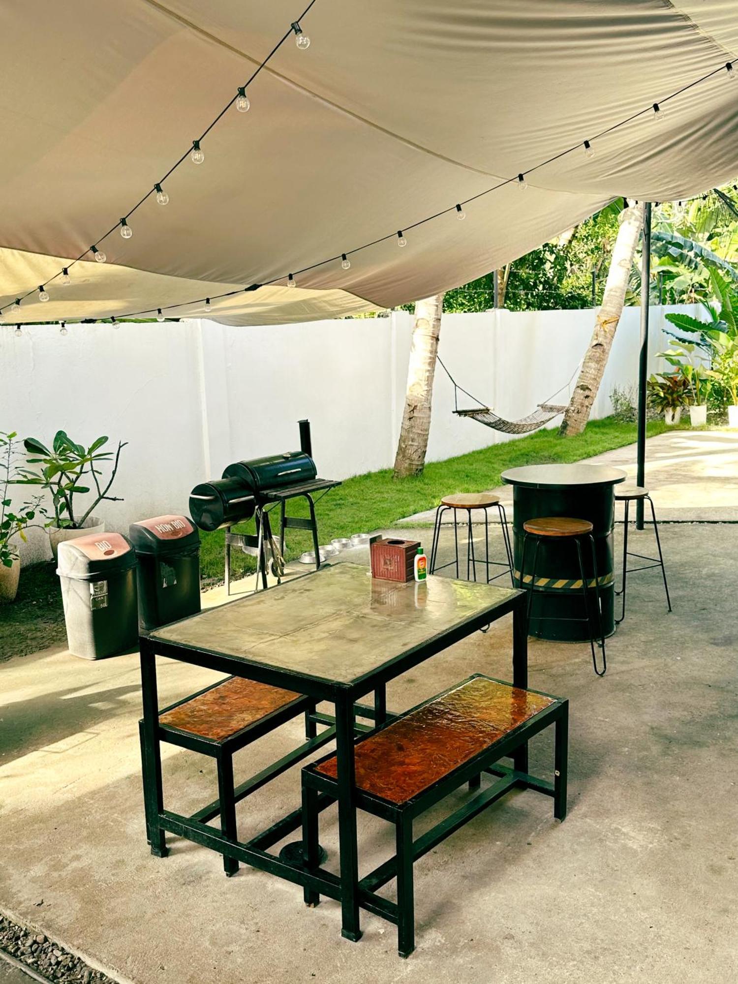 Pig Dive Hostel Moalboal