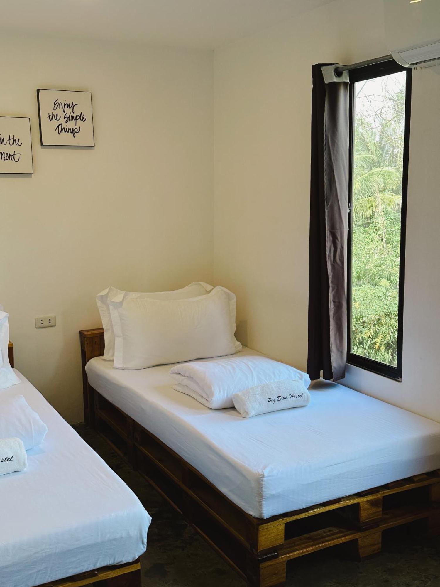 Pig Dive Hostel Moalboal