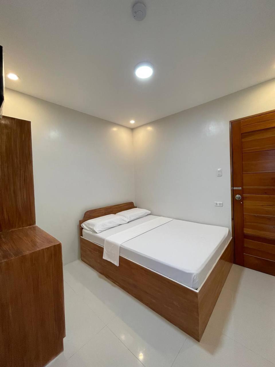 Aparthotel Moalboal-aballe House *