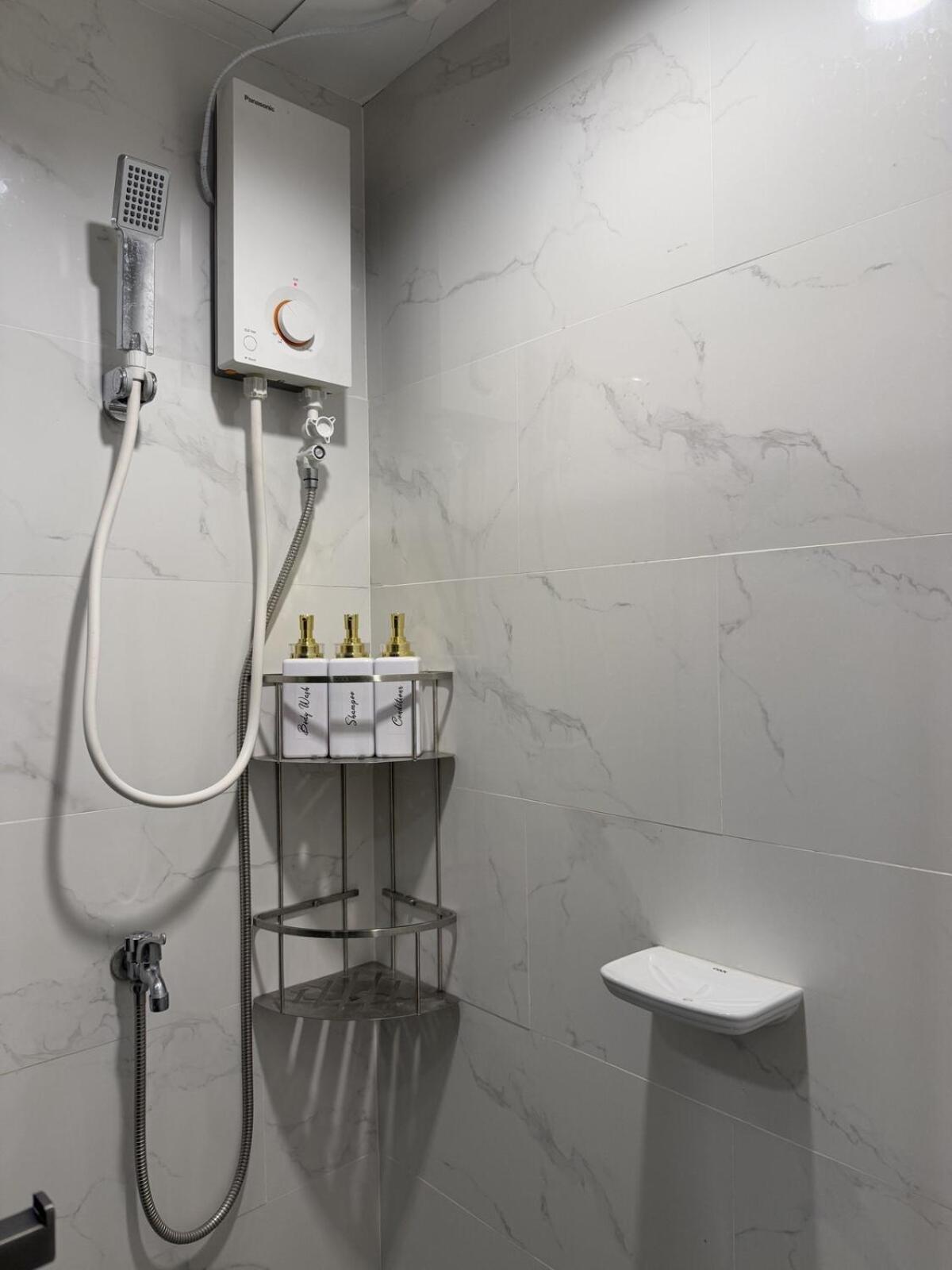 Modern And Cozy Unit With Balcony Near Ayala Center Apartment