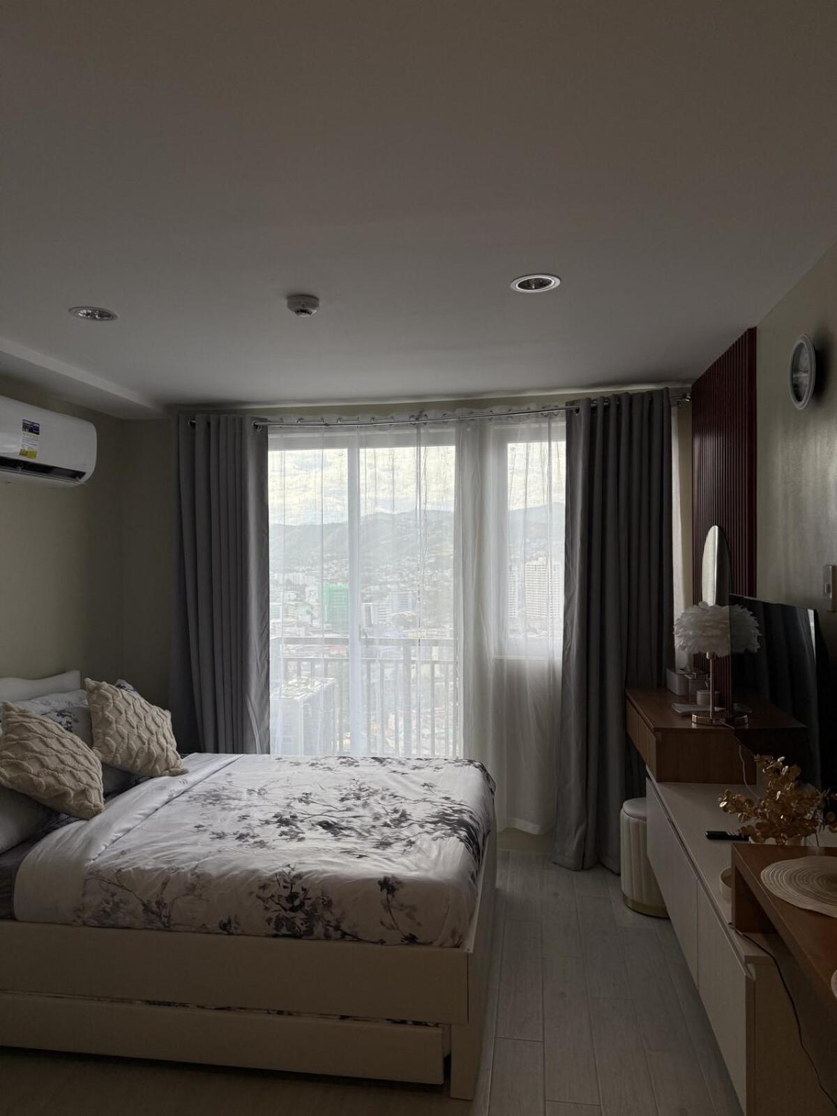 Apartment Modern And Cozy Unit With Balcony Near Ayala Center