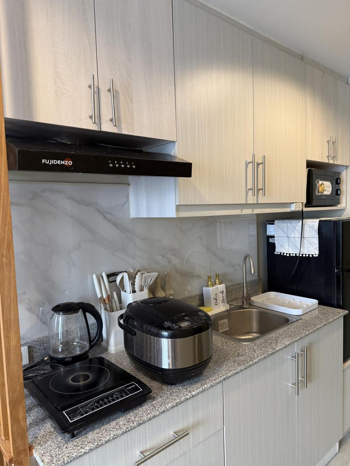 Modern And Cozy Unit With Balcony Near Ayala Center Cebu