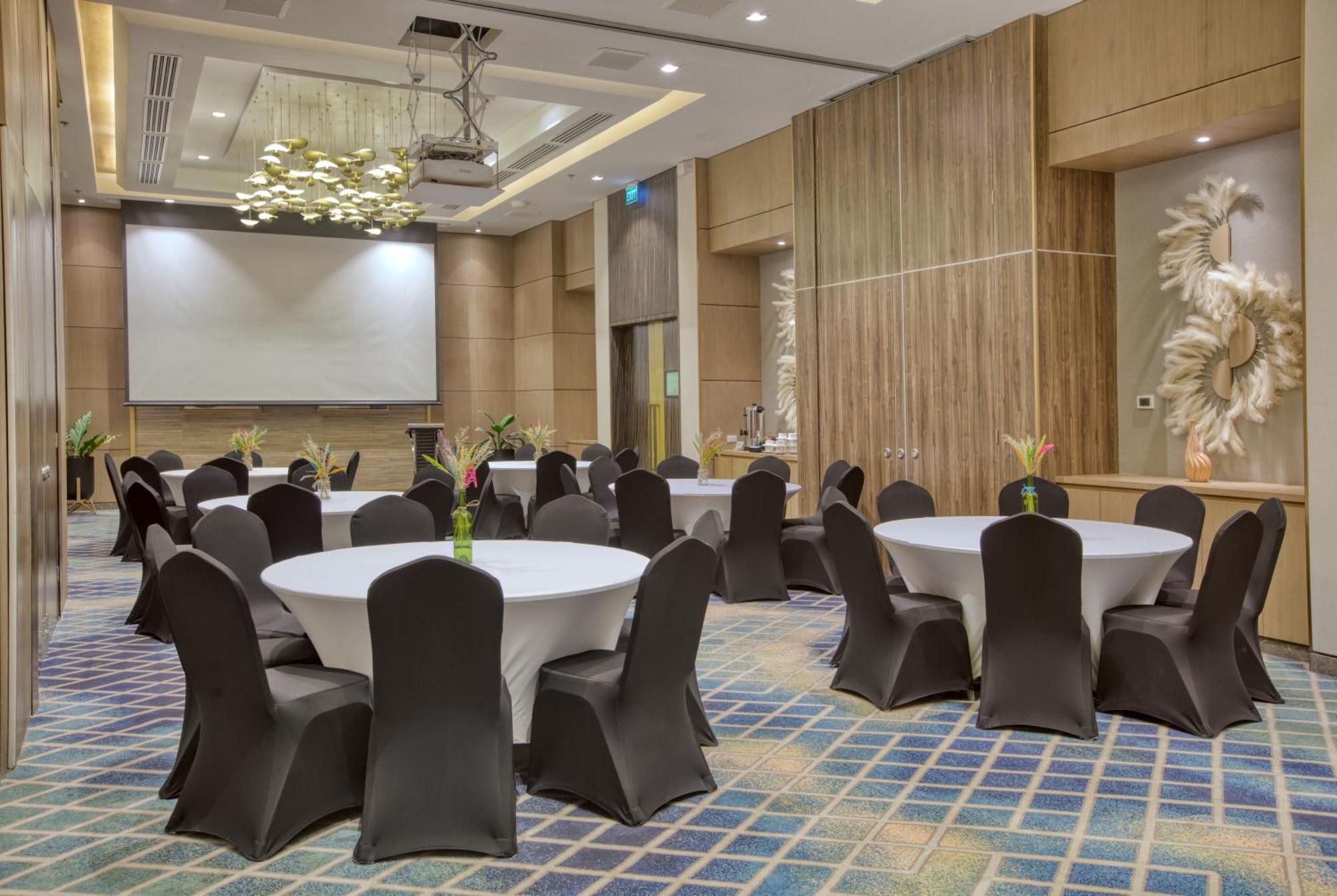 Hotel Belmont Mactan 4*