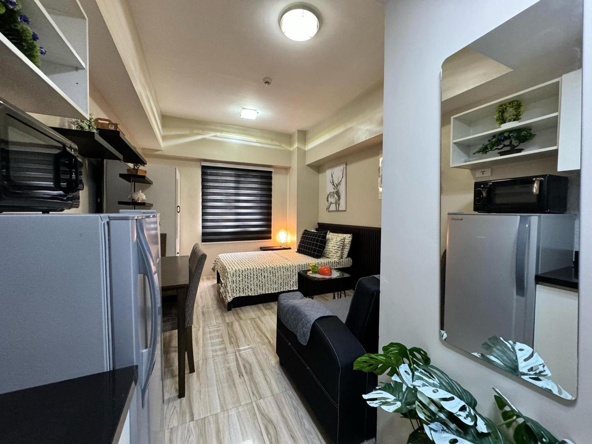 Across Sm Sunvida Tower Unit Bed & Breakfast *