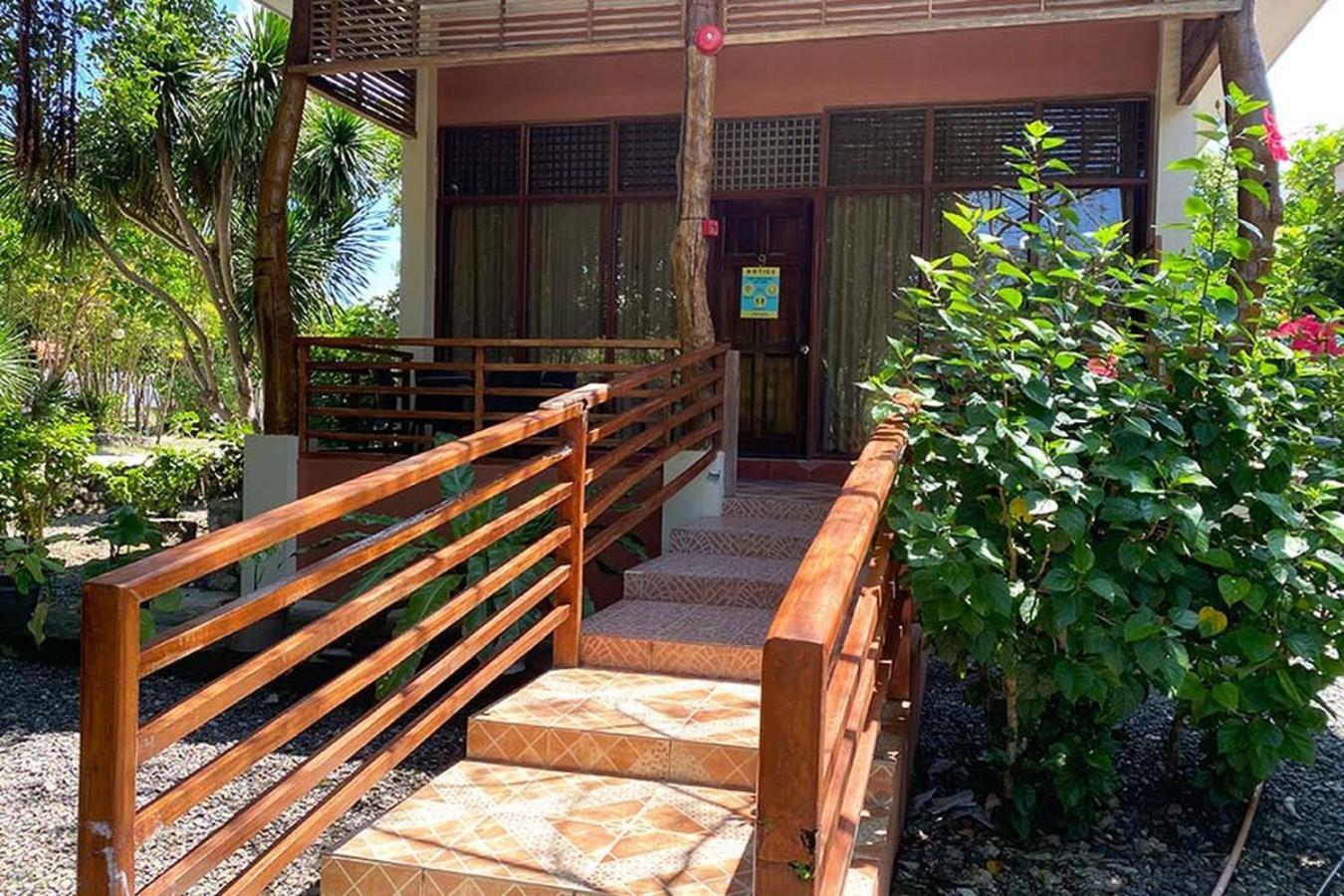 Hale Manna Coastal Gardens Resort *