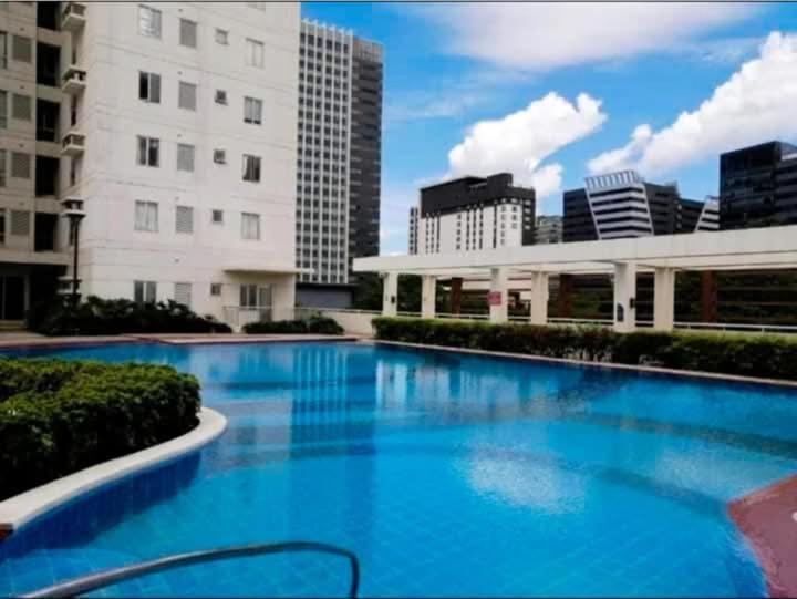 One Bedroom-avida Tower By Villahermia Staycation Apartment Cebu