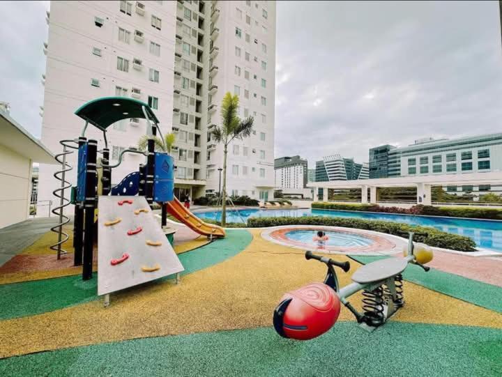 One Bedroom-avida Tower By Villahermia Staycation Cebu