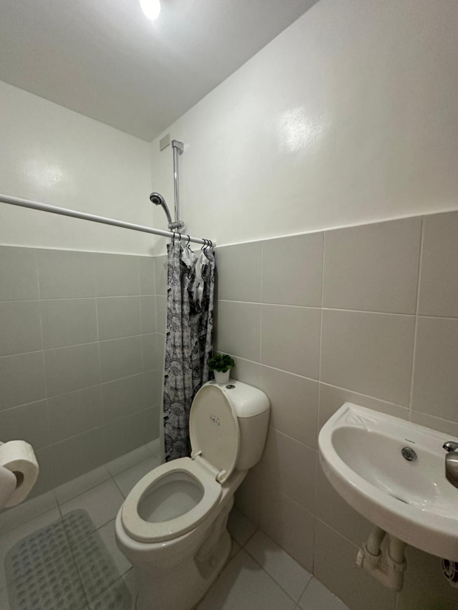 Apartment Almond Drive 2br Townhouse Near Srp Nustar Talisay (Cebu)