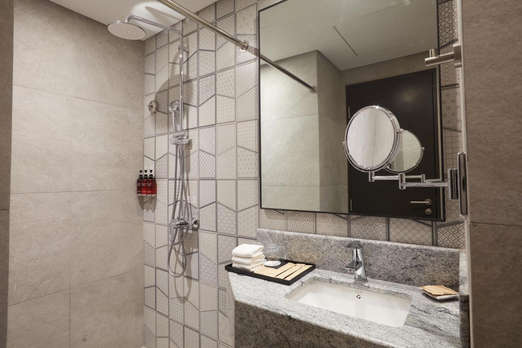 Belmont Mactan Hotel 4*