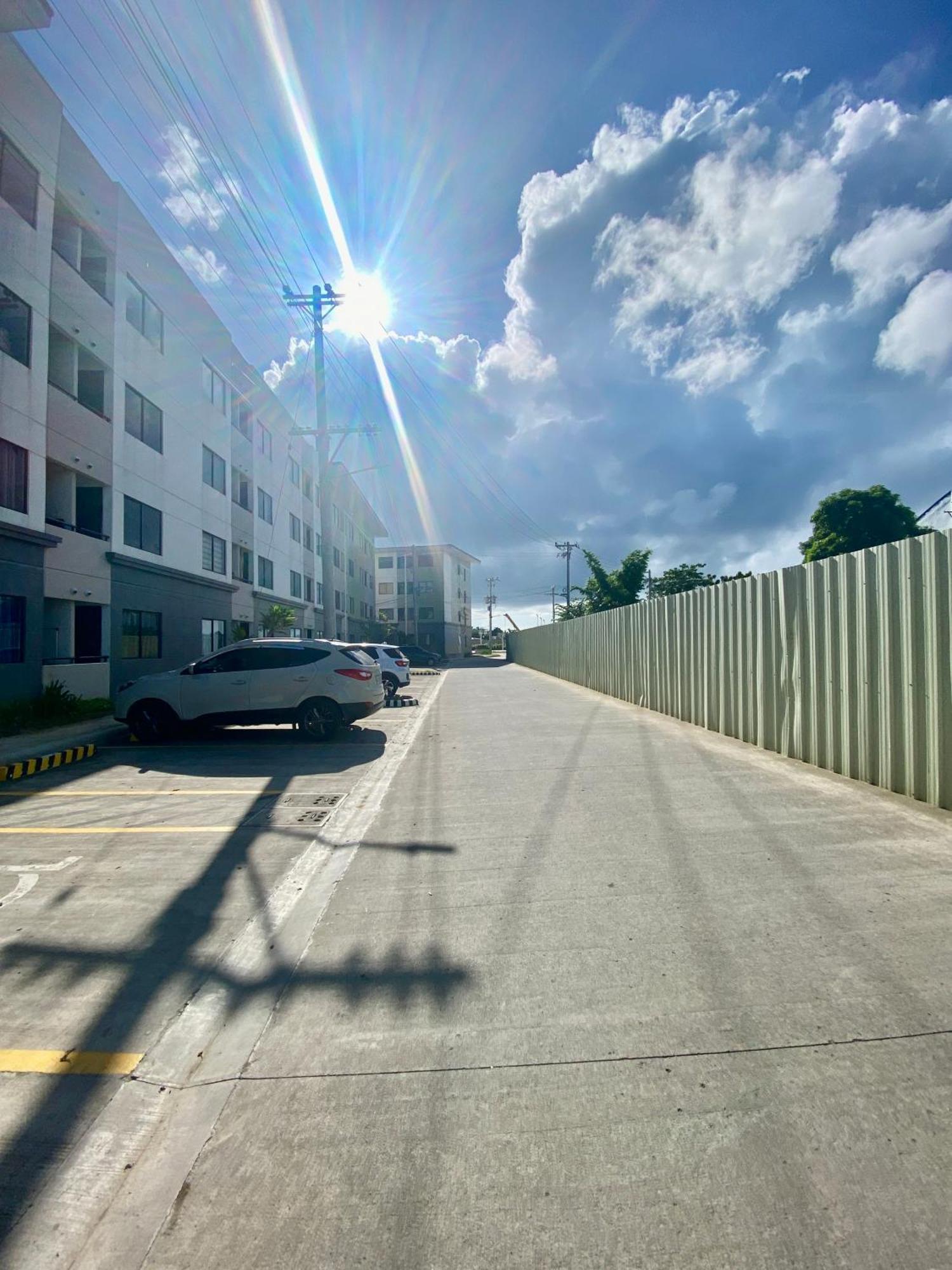 Llames Near Mactan Airport - Rustic & Spacious Aparthotel