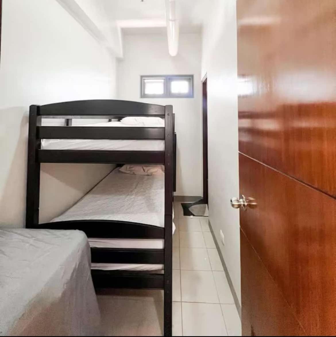 Hotel 2br Unit With Balcony- Pool Access- Near Airport 4*