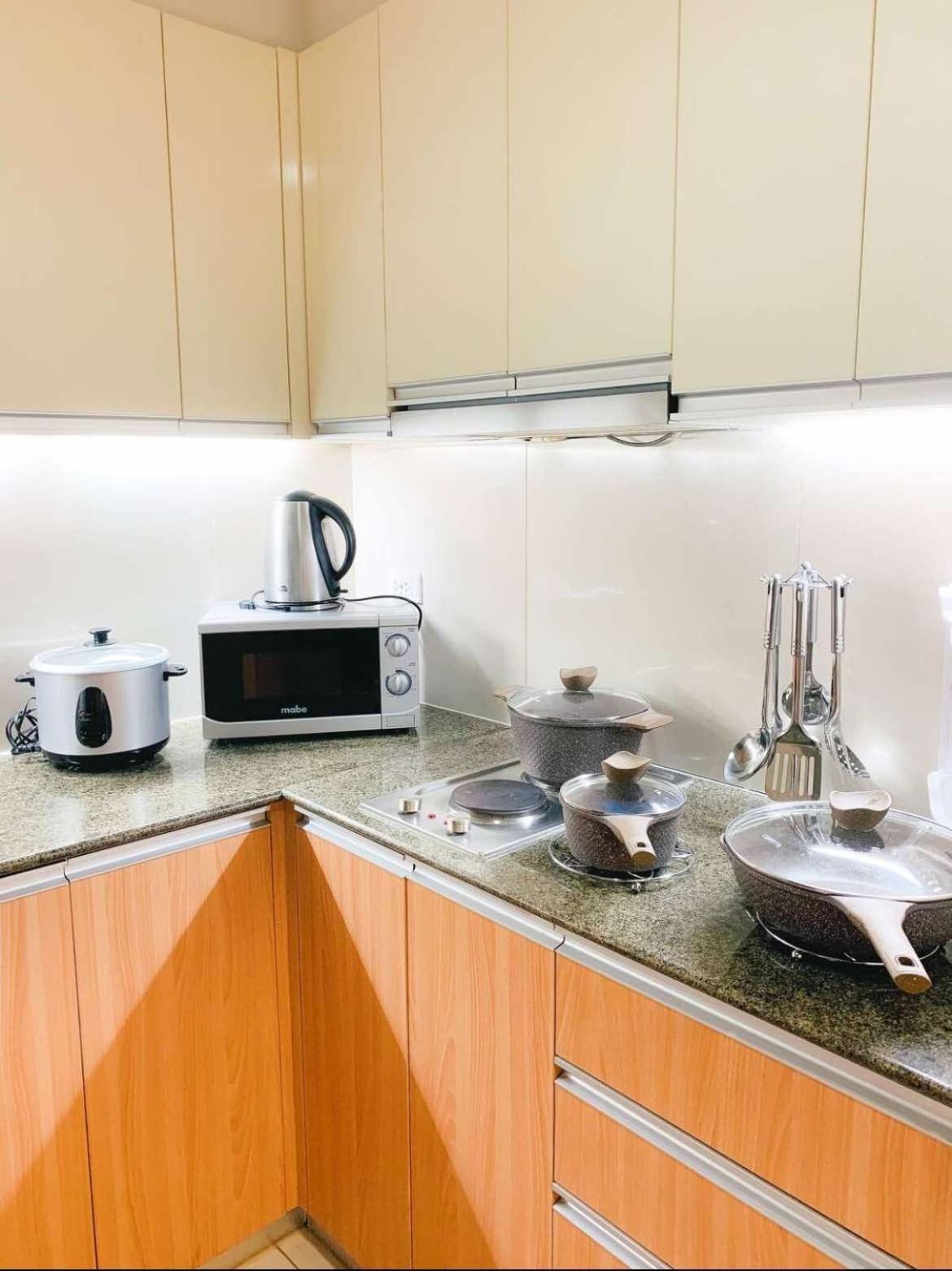Hotel 2br Unit With Balcony- Pool Access- Near Airport Lapu-Lapu City