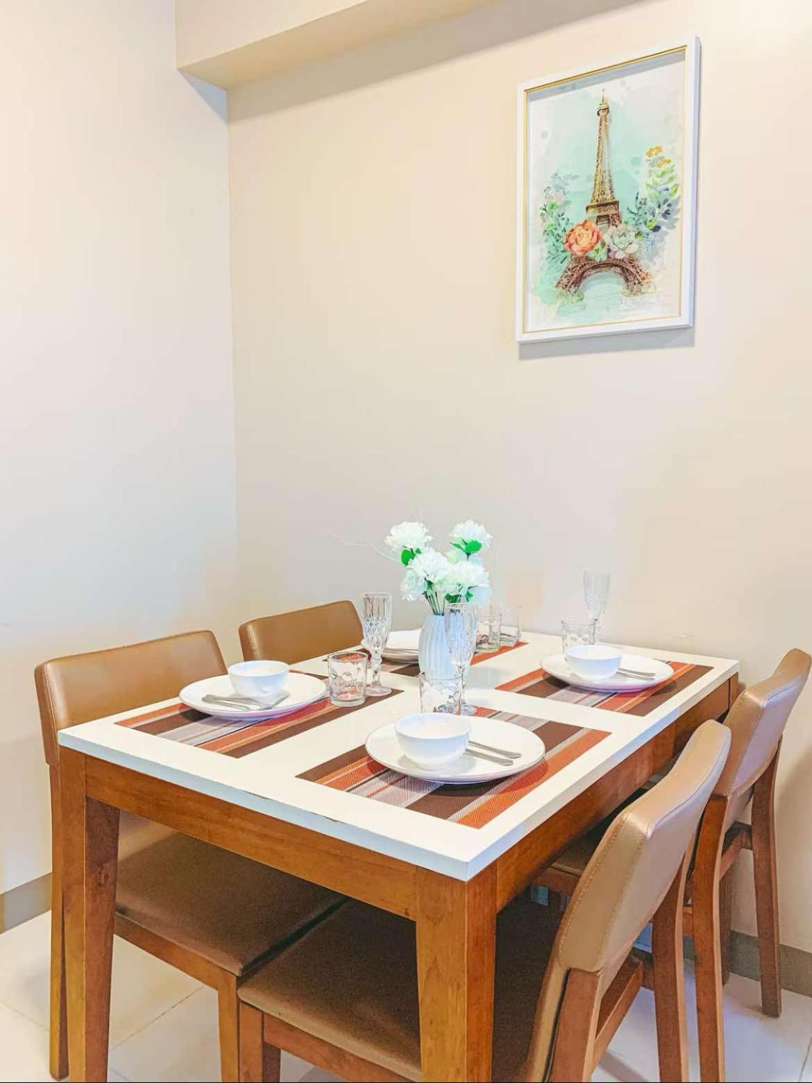 2br Unit With Balcony- Pool Access- Near Airport Hotel Lapu-Lapu City