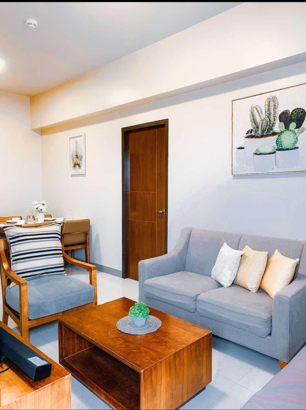 2br Unit With Balcony- Pool Access- Near Airport Hotel