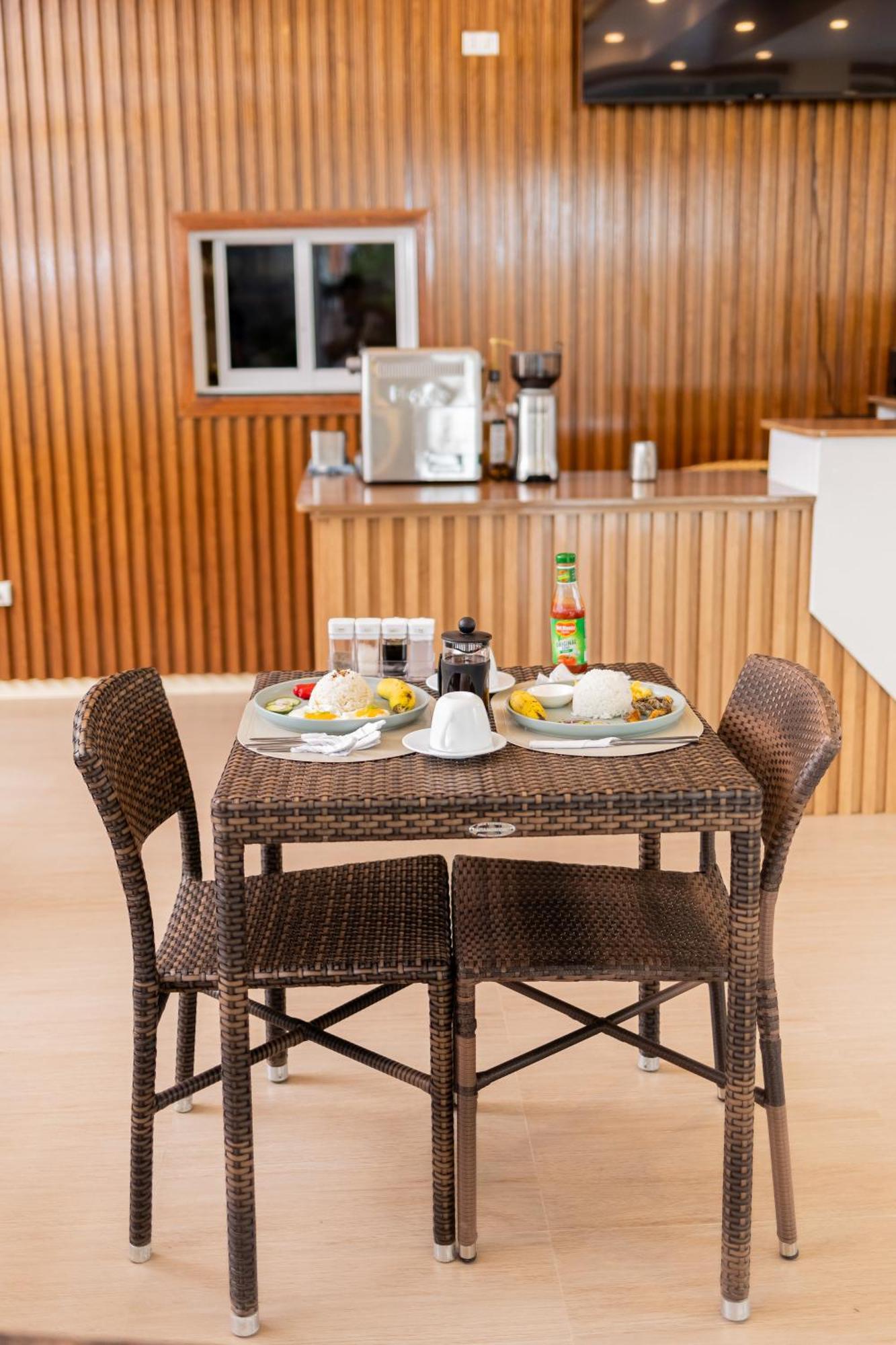Anahaw Seaside Hotel