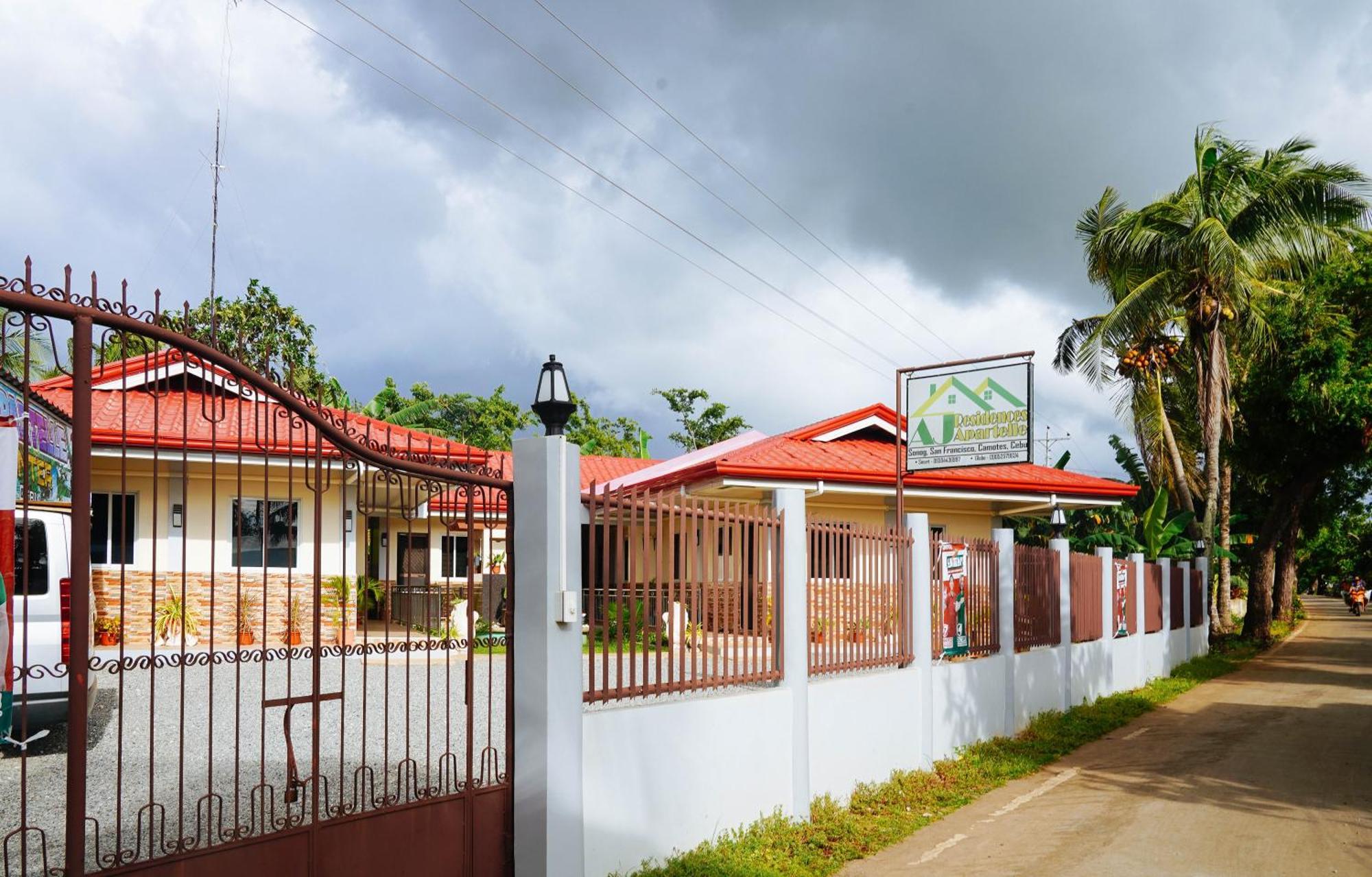 Aj Residences Apartelle Camotes Redpartner Hotel