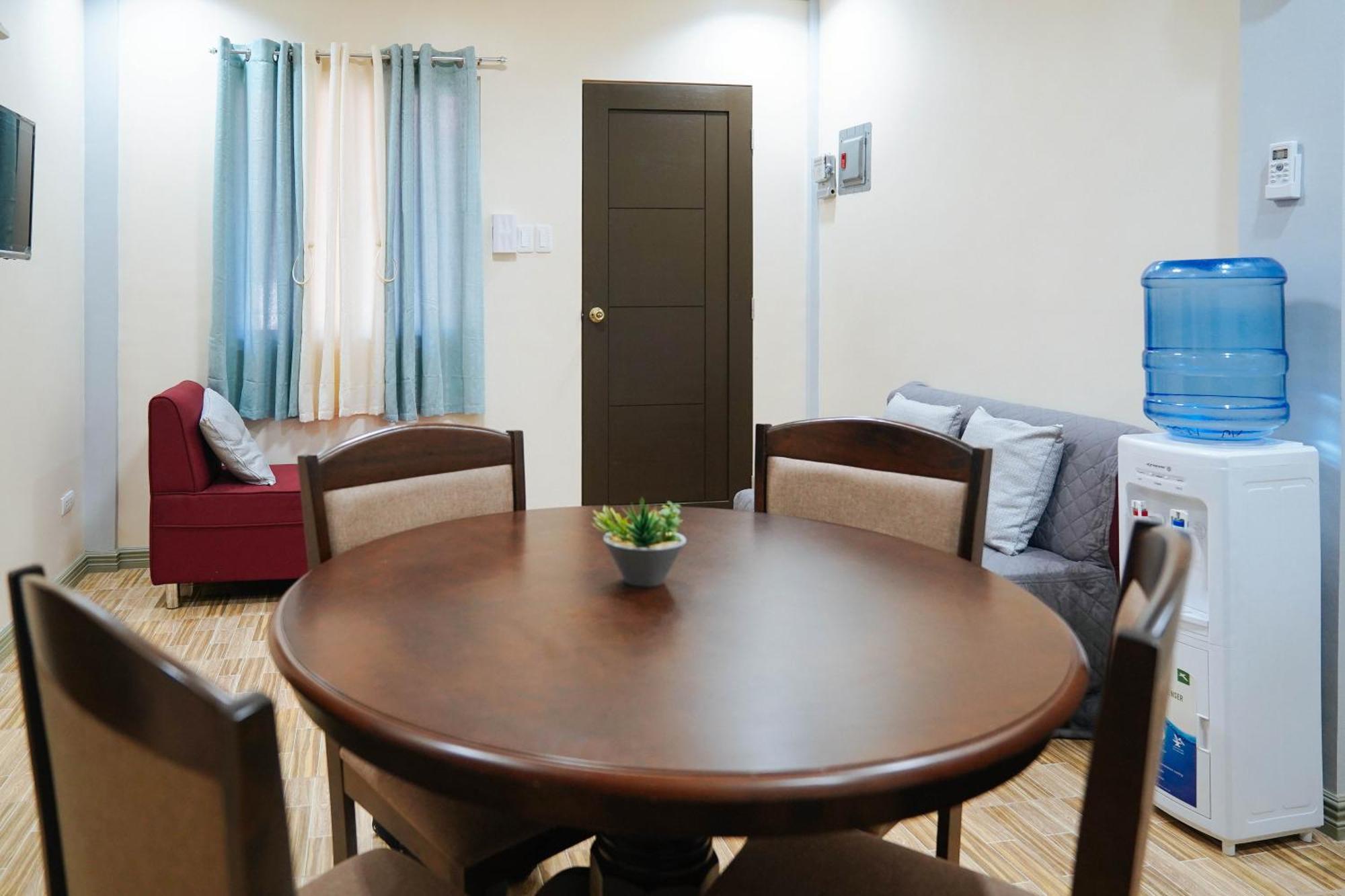 Aj Residences Apartelle Camotes Redpartner Hotel