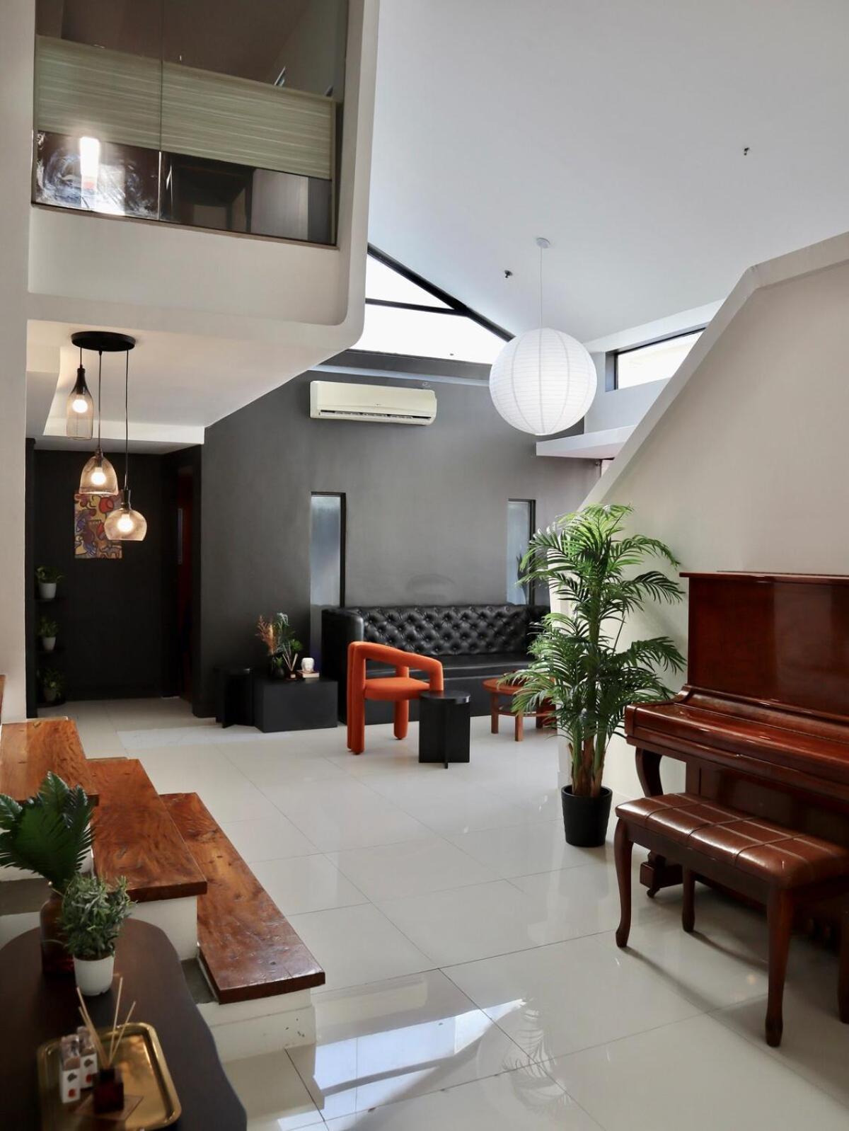 Soho-style Loft - Center With 4br, Wifi And Gameroom * Cebu