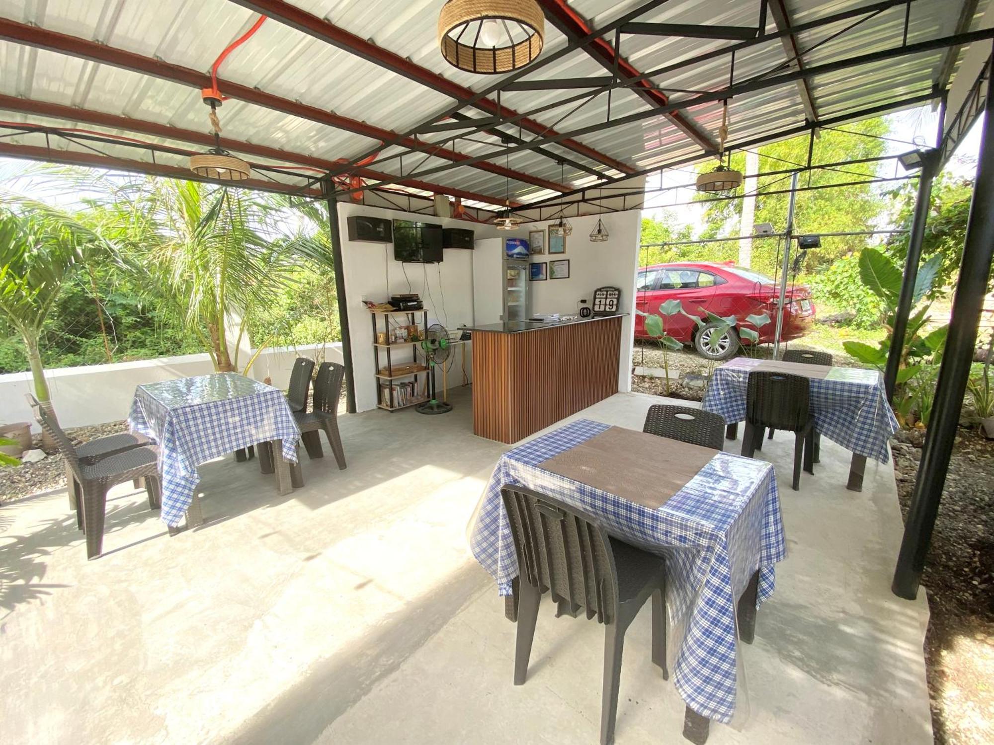 Coconut Inn *