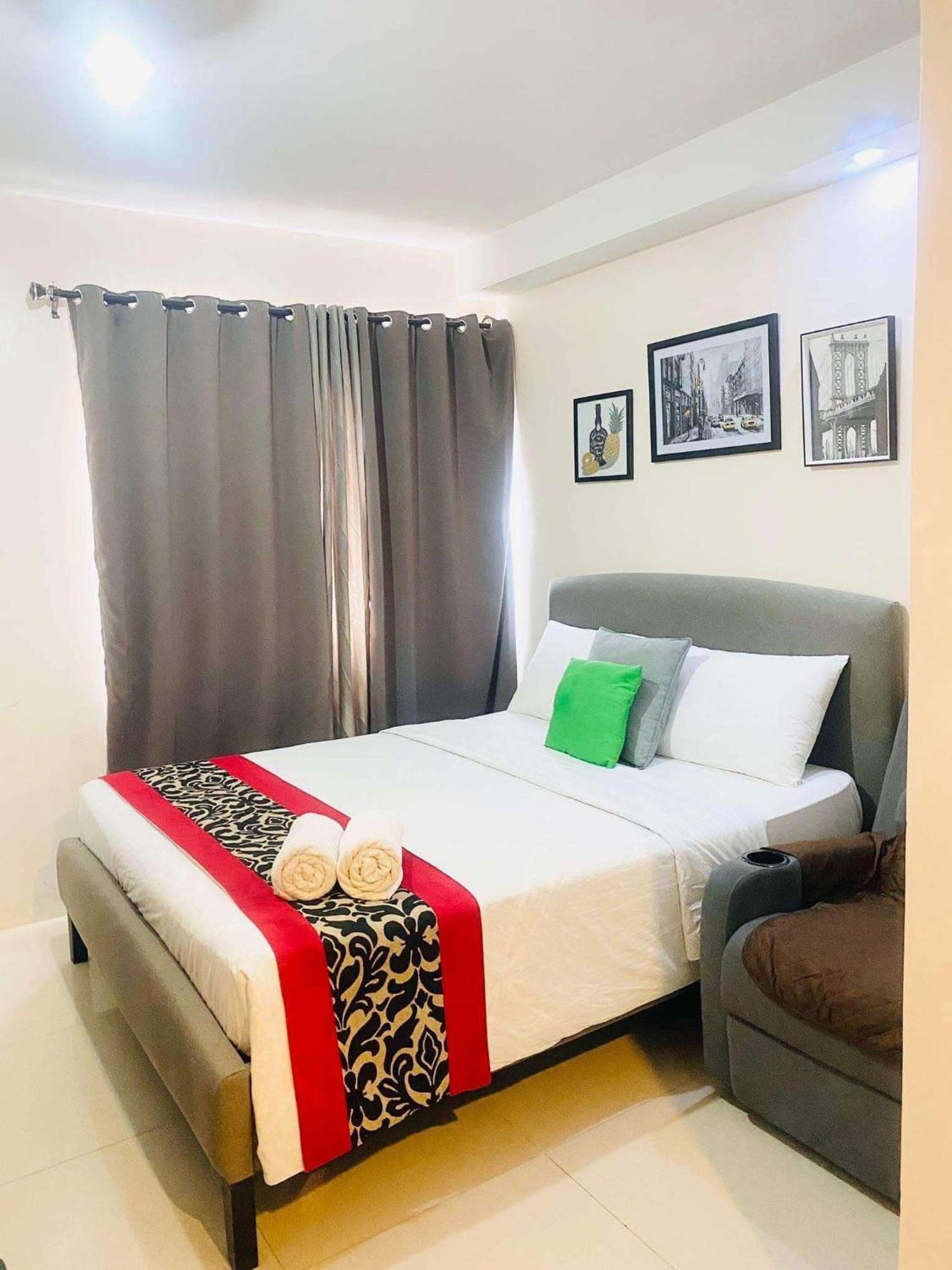 Persimmon Condominium City Apartment *