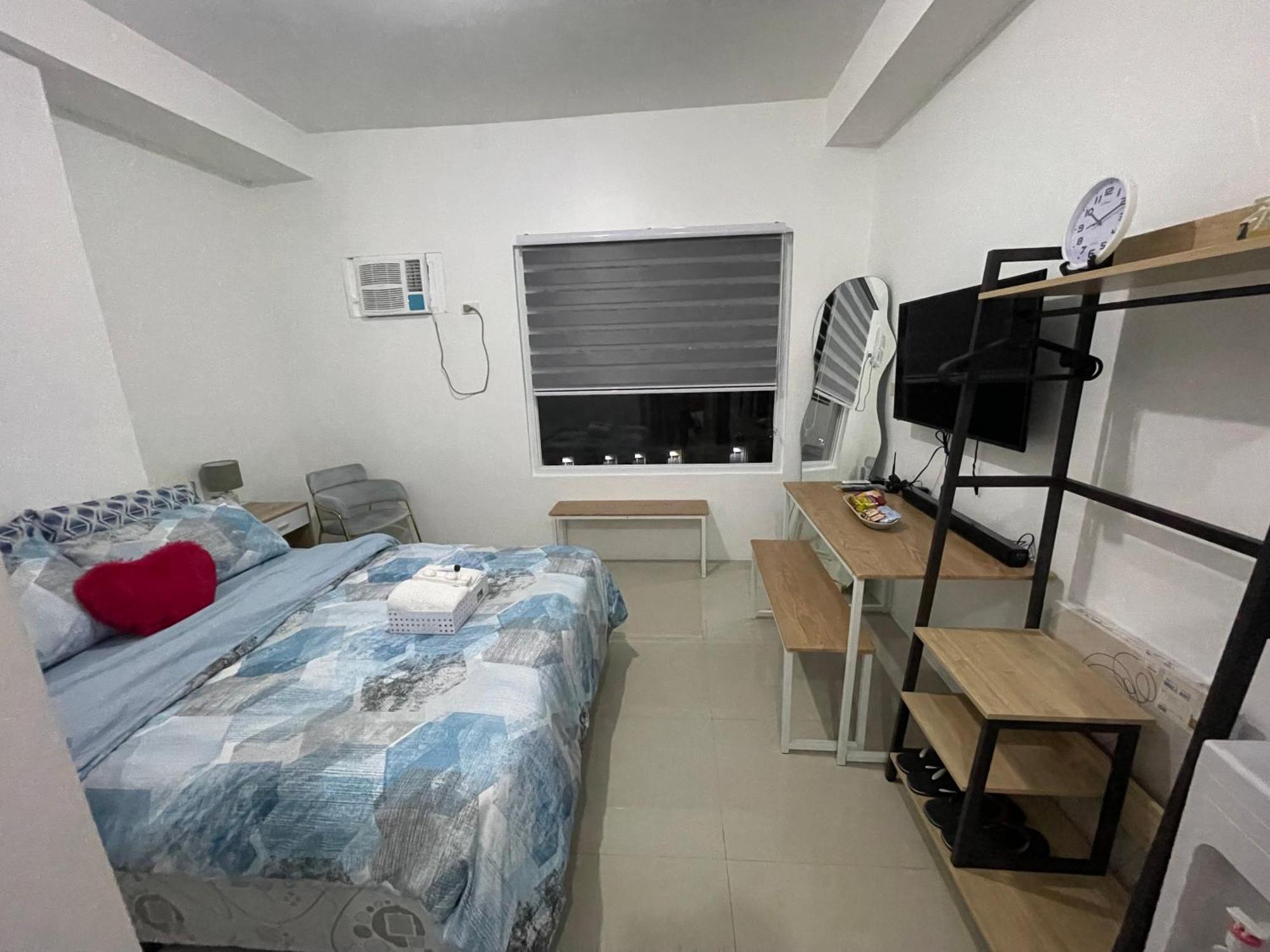 Aparthotel La Staycation At West Jones Residences