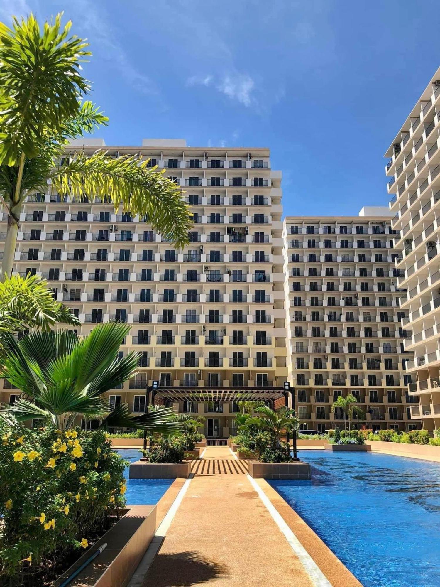 Affordable Staycation Near Airport And