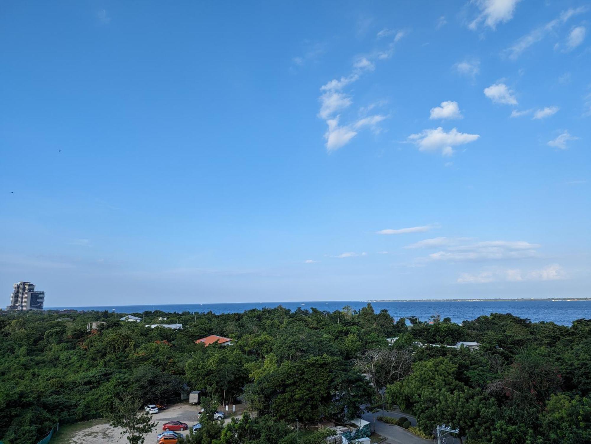 Dominiks Stylish Gem Ocean View Pool Queen Bed At Tambuli 8 Floor Fast Wifi * Lapu-Lapu City