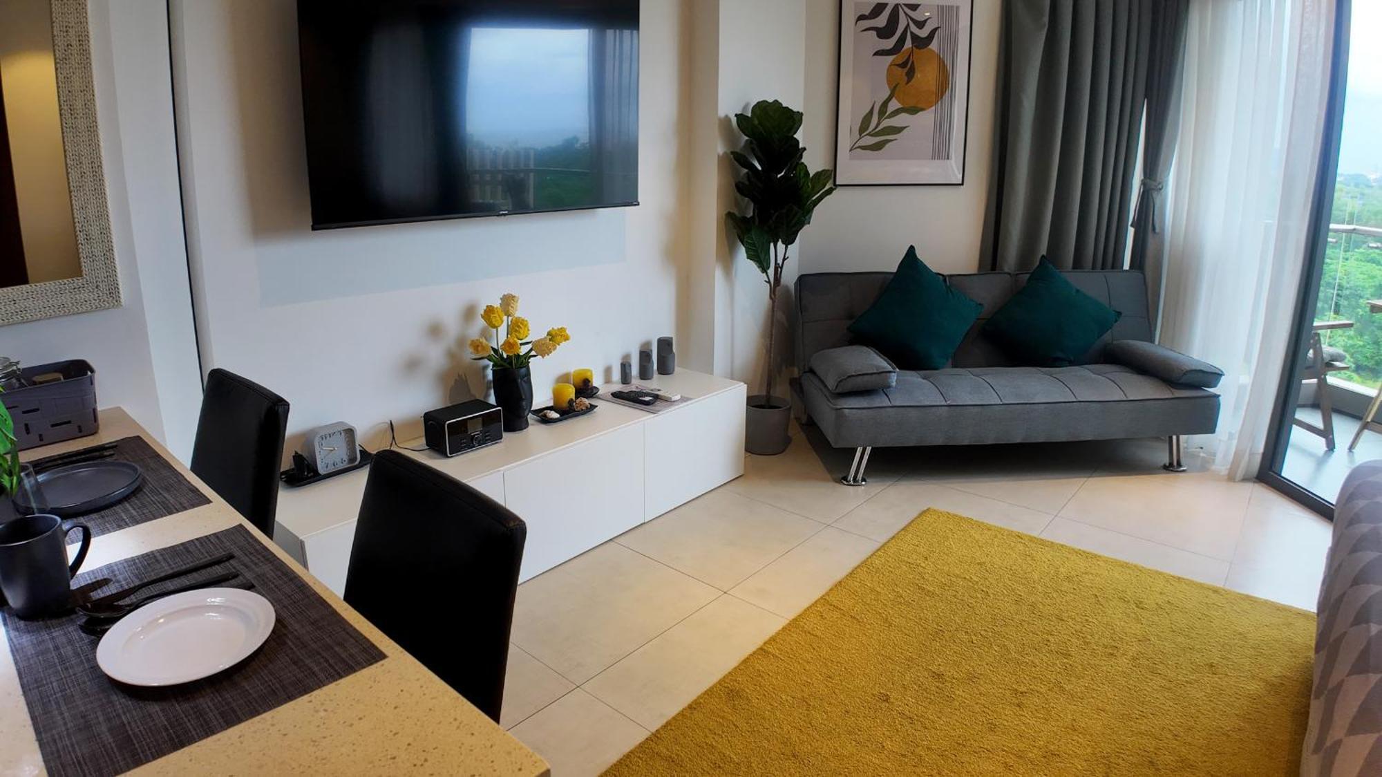 Apartment Dominiks Stylish Gem Ocean View Pool Queen Bed At Tambuli 8 Floor Fast Wifi