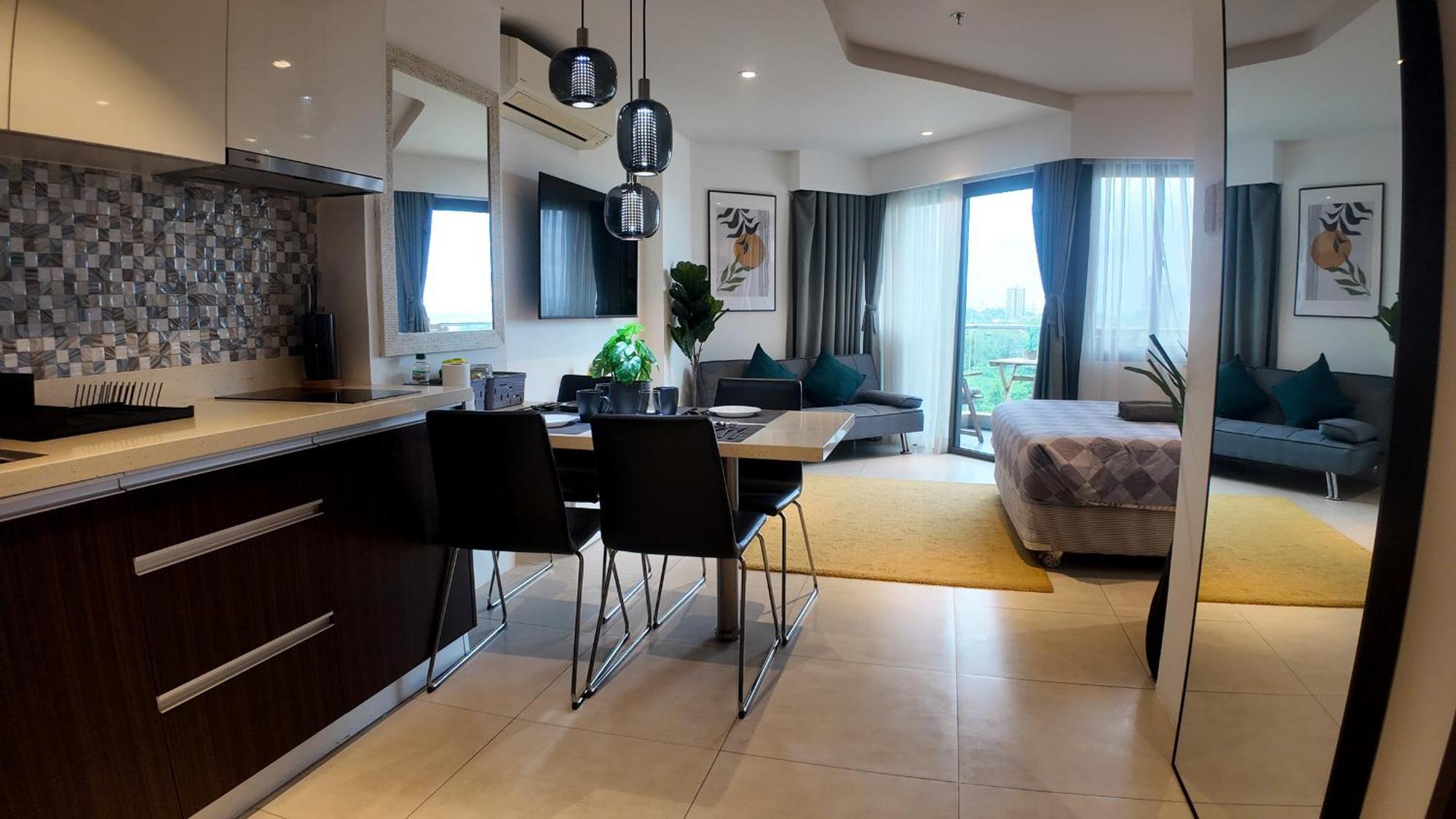 Dominiks Stylish Gem Ocean View Pool Queen Bed At Tambuli 8 Floor Fast Wifi Apartment *