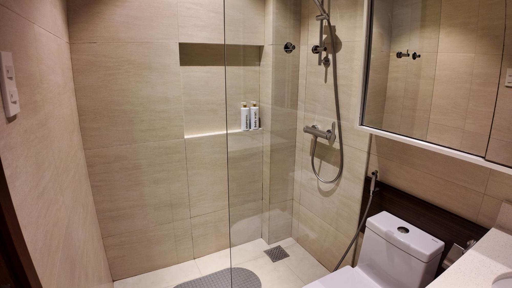 Apartment Dominiks Stylish Gem Ocean View Pool Queen Bed At Tambuli 8 Floor Fast Wifi Lapu-Lapu City