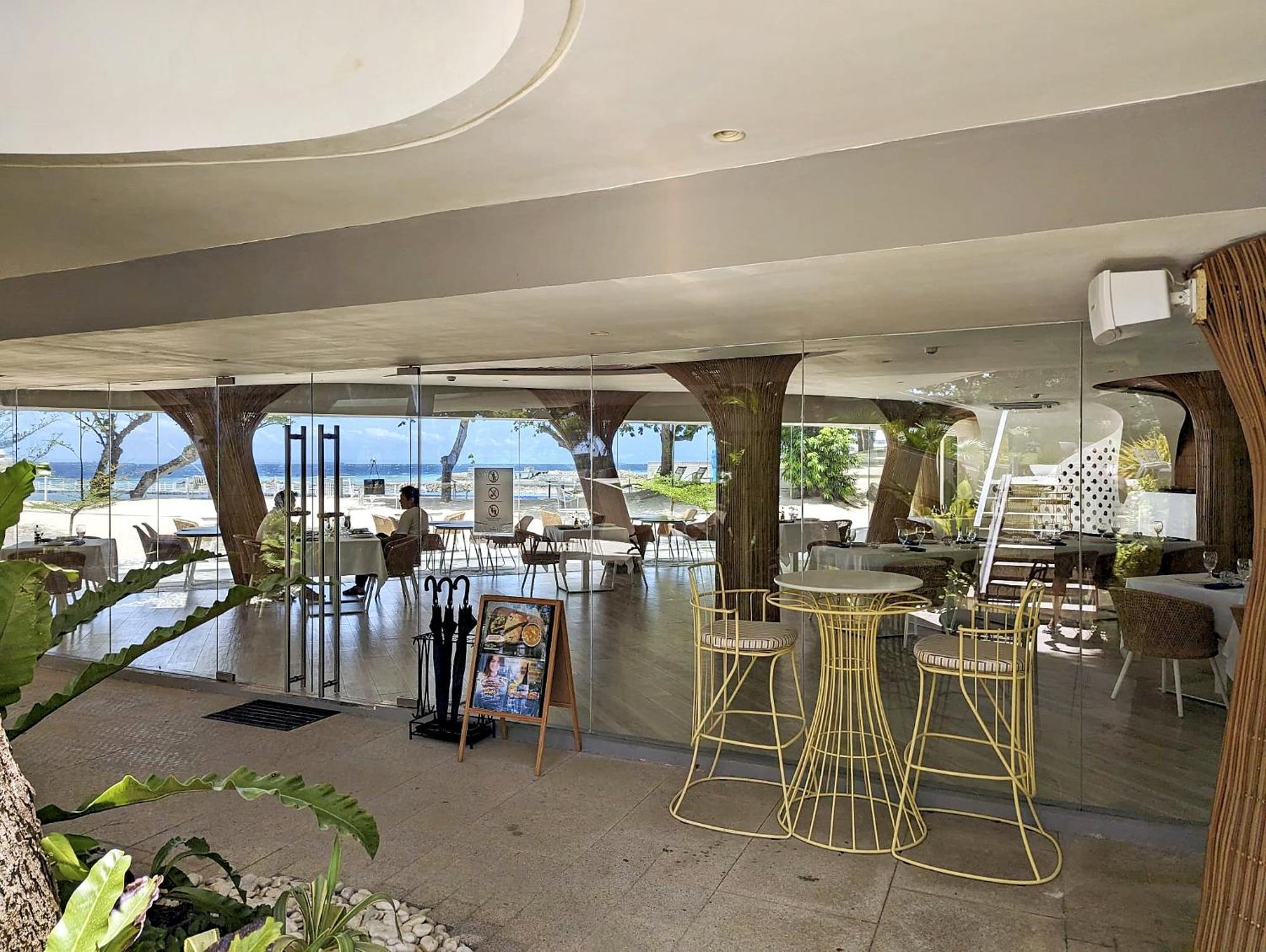 Dominiks Stylish Gem Ocean View Pool Queen Bed At Tambuli 8 Floor Fast Wifi Apartment *