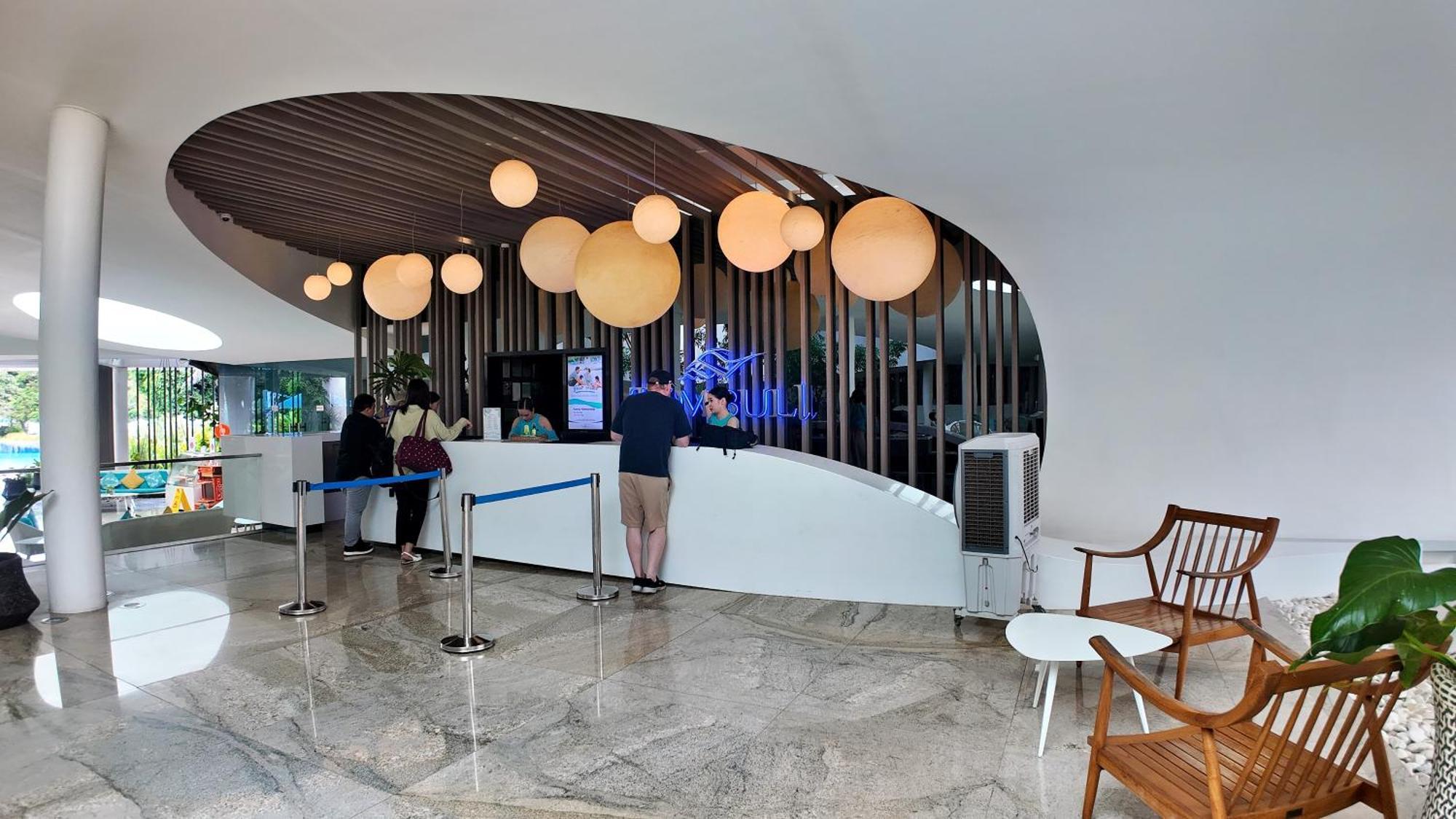 Dominiks Stylish Gem Ocean View Pool Queen Bed At Tambuli 8 Floor Fast Wifi * Lapu-Lapu City